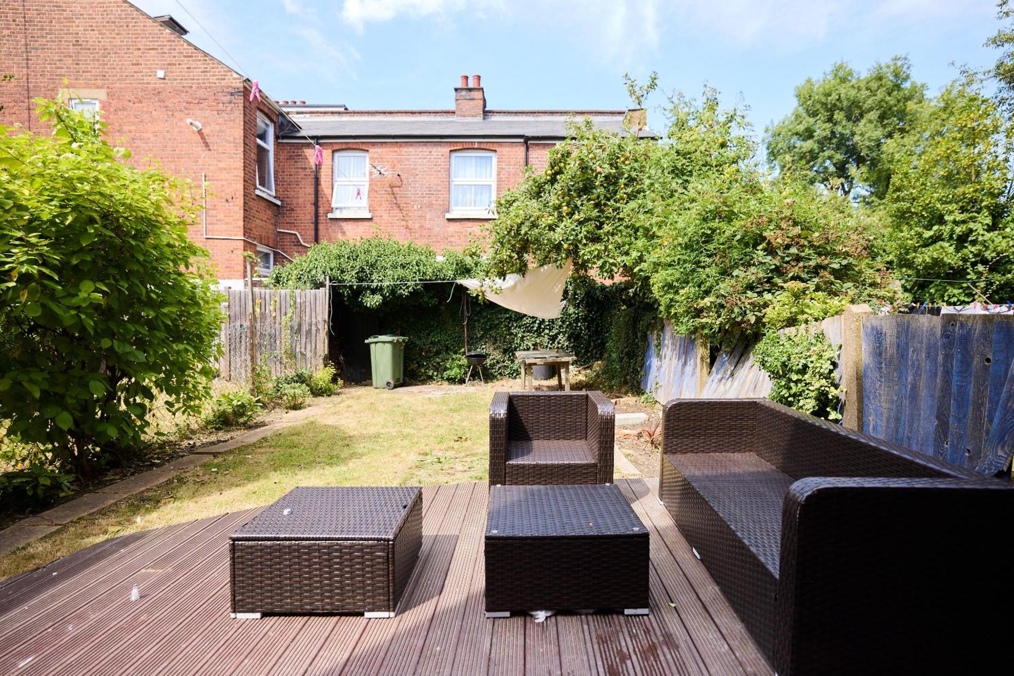 The Furness Hideout - Charming 2bdr Flat With Garden Londres