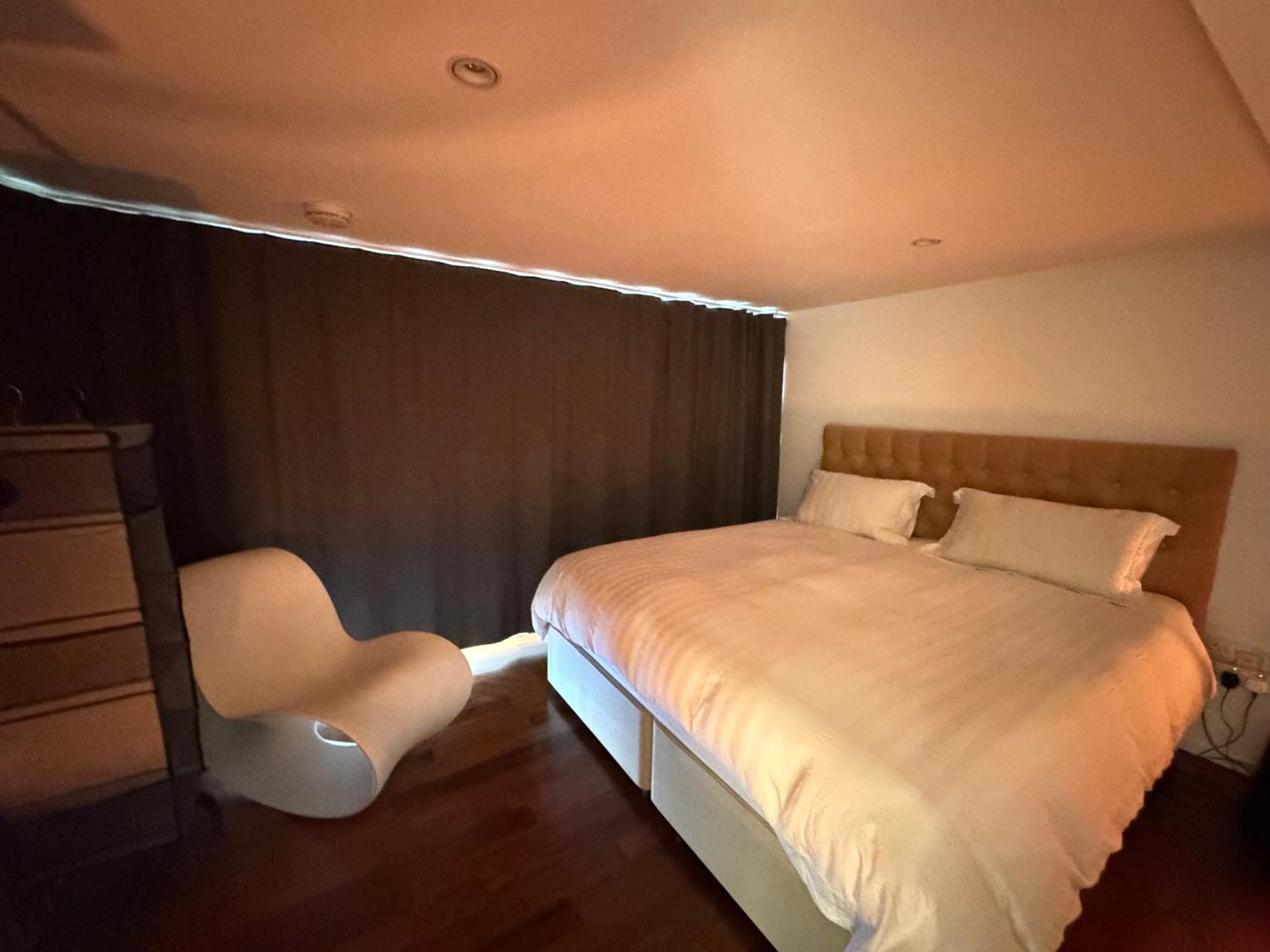 Radiant 1bd Maisonette Retreat Whitechapel Apartment *