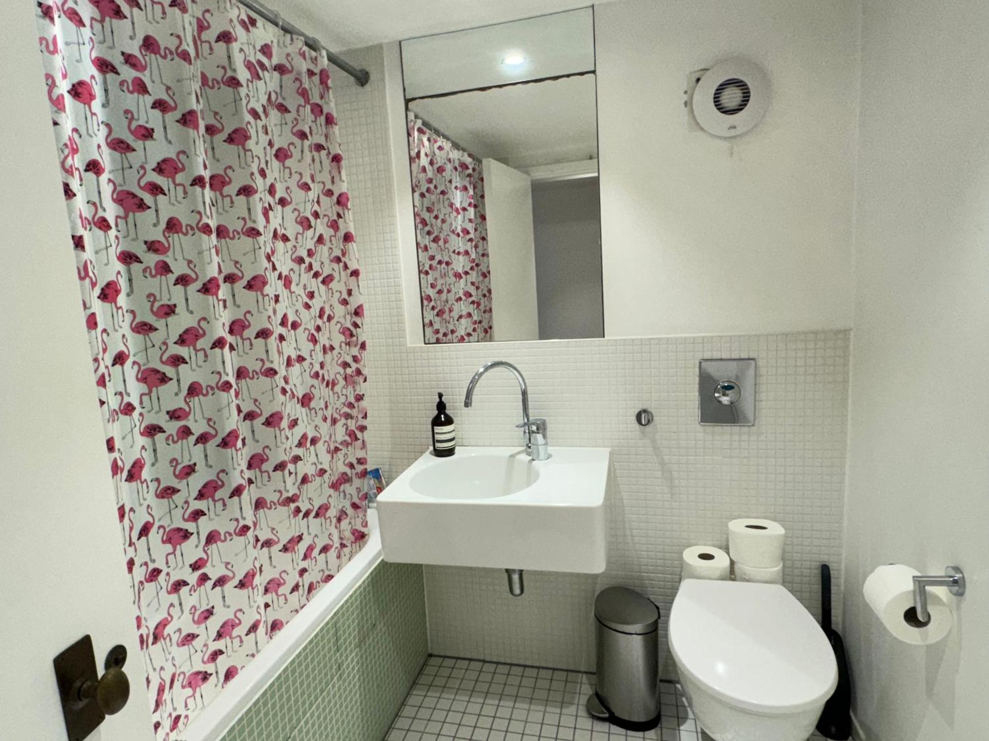 Radiant 1bd Maisonette Retreat Whitechapel Apartment