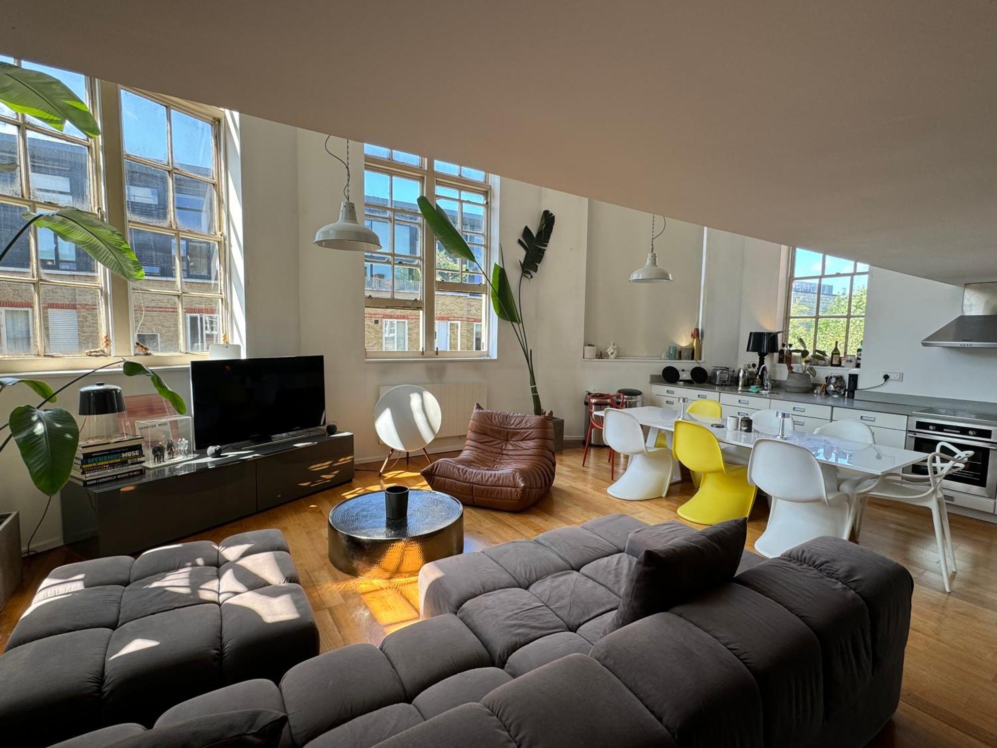 Radiant 1bd Maisonette Retreat Whitechapel Apartment London