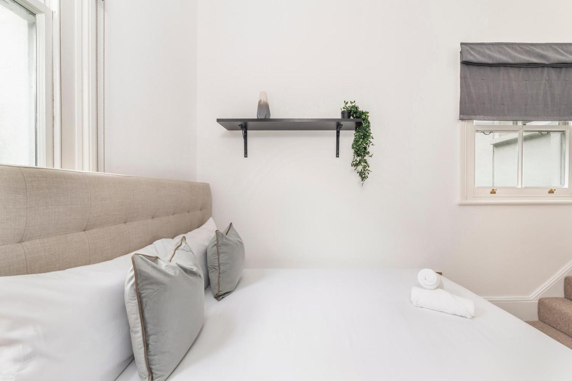 Kensington Luxury Retreat: Spacious 2-bedroom With Prime Location * London