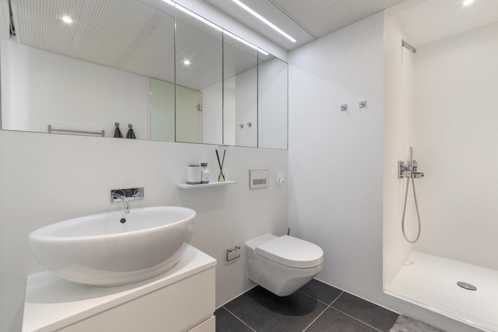3bed 3bath With 2xbalconies In Leilighet London
