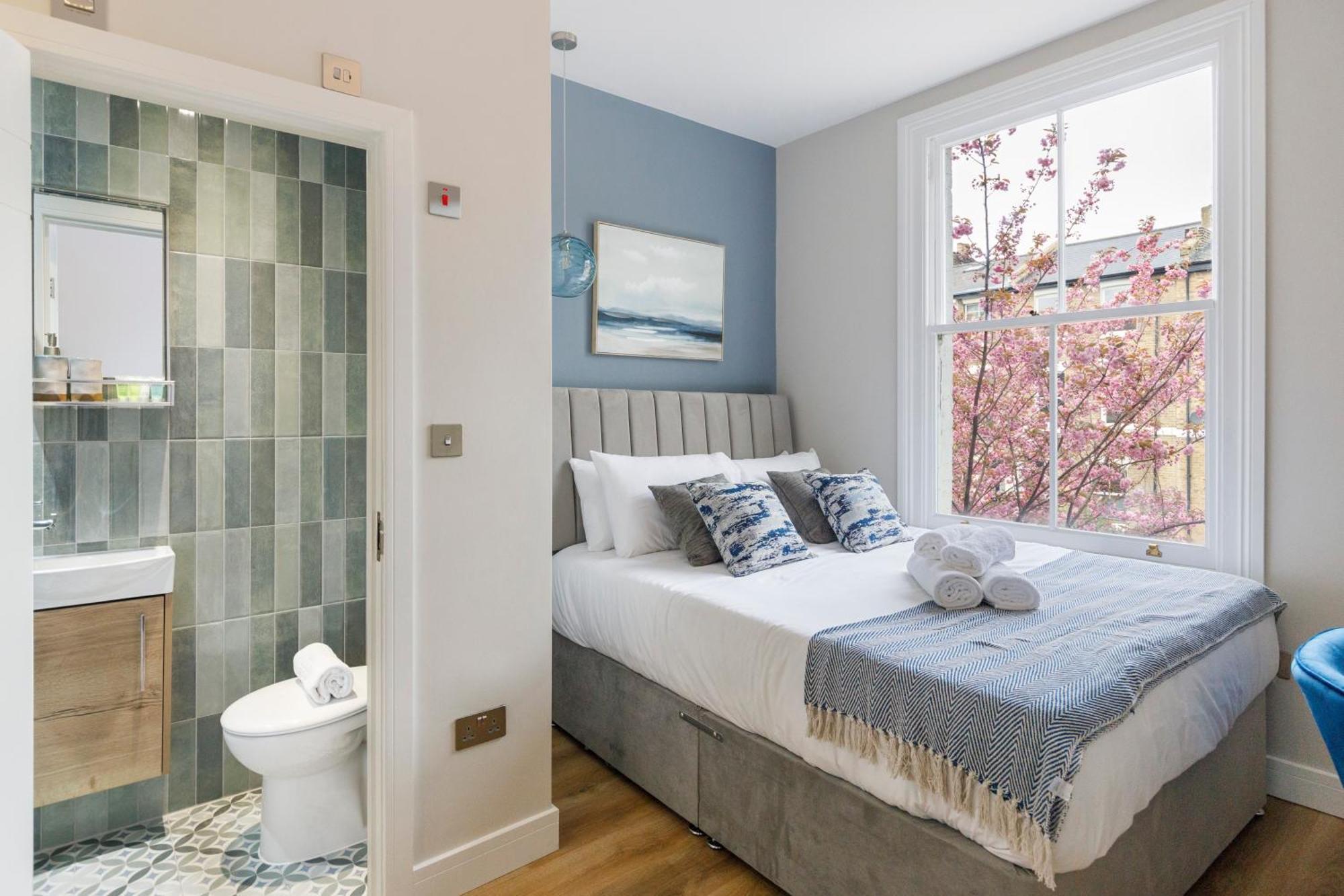 Apartment Cityscape Oasis Chic For Urban Dwellers