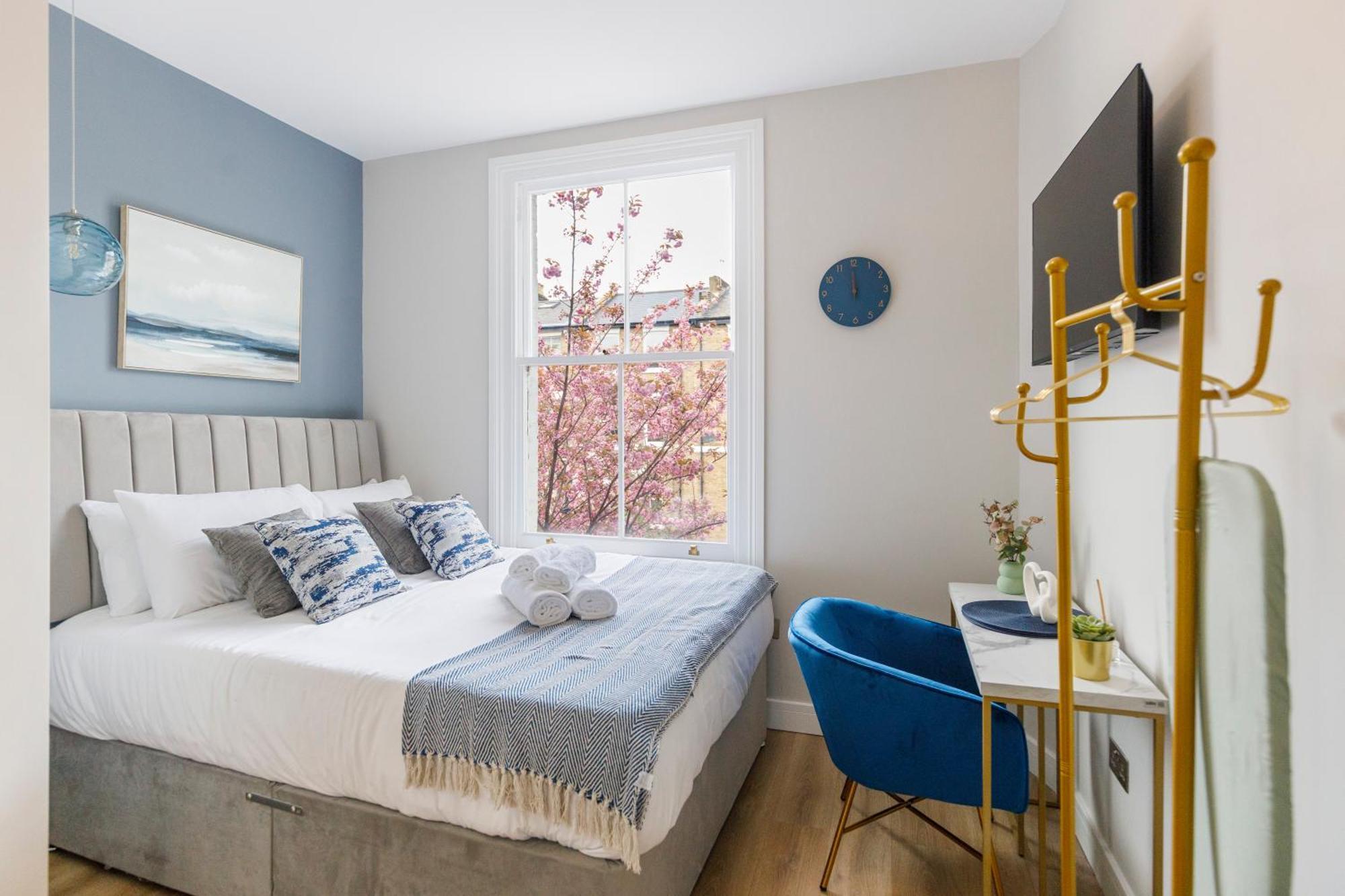 Apartment Cityscape Oasis Chic For Urban Dwellers *