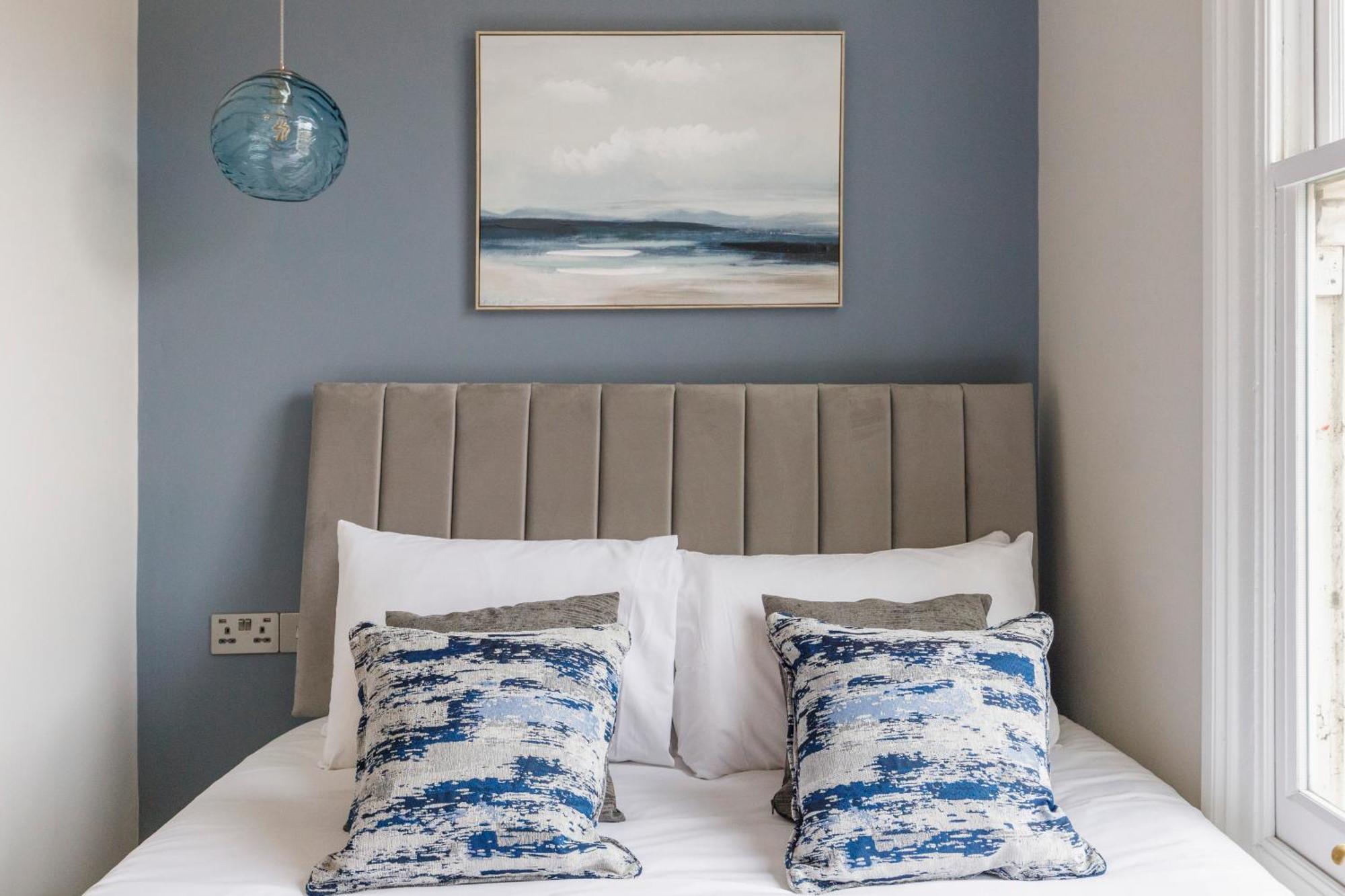 Apartment Cityscape Oasis Chic For Urban Dwellers *
