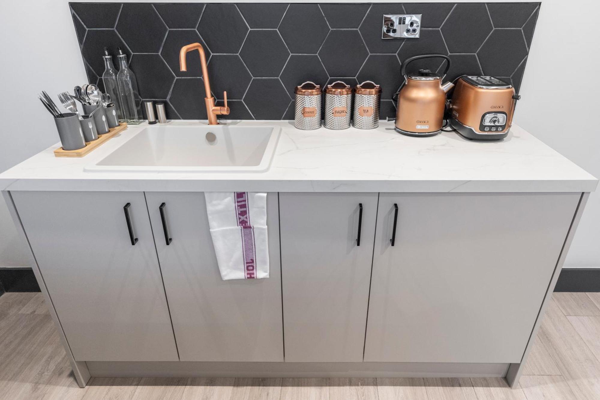 Leilighet Cityscape Charm Vibrant With Kitchenette London