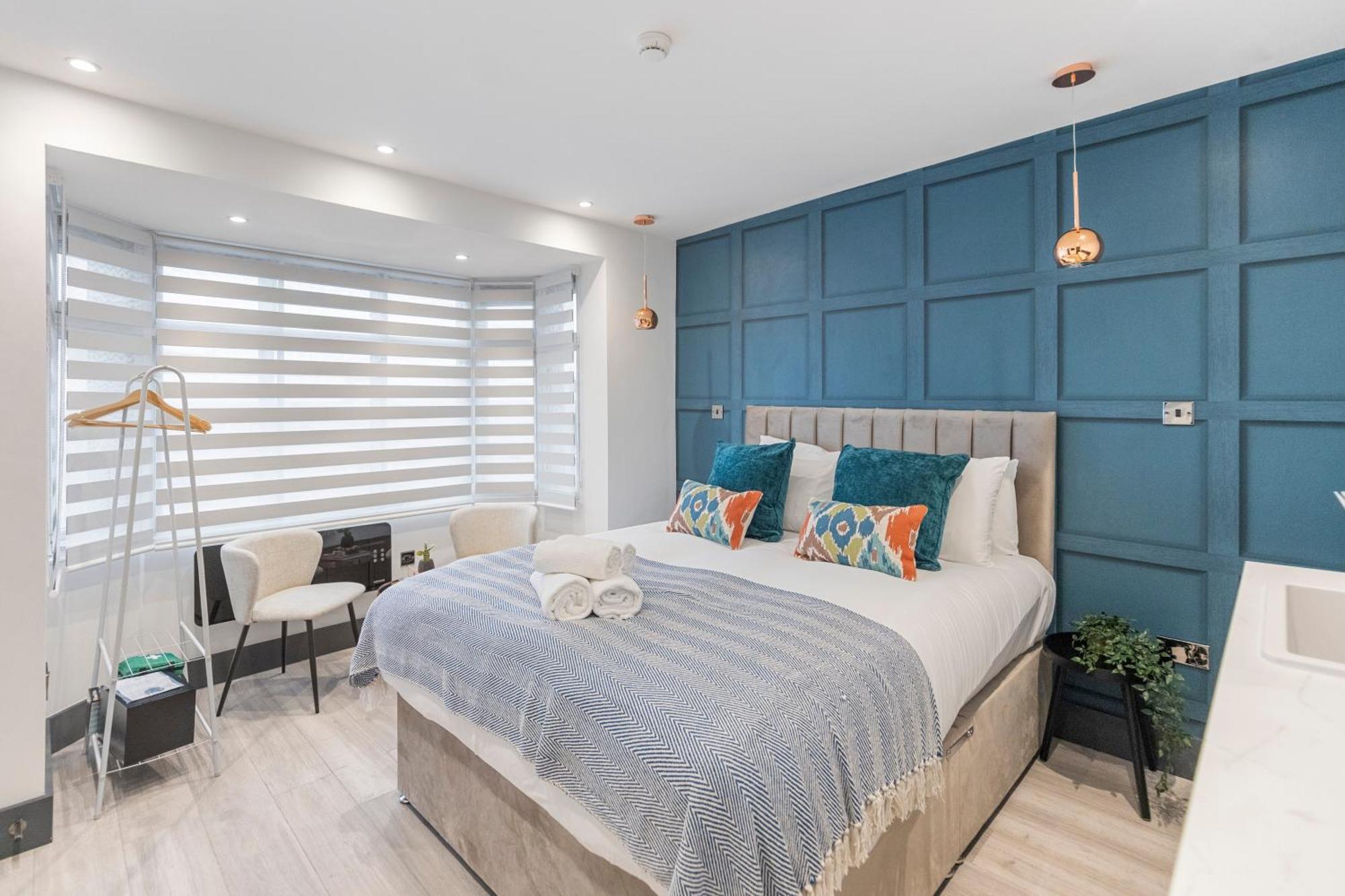 Cityscape Charm Vibrant With Kitchenette Leilighet London