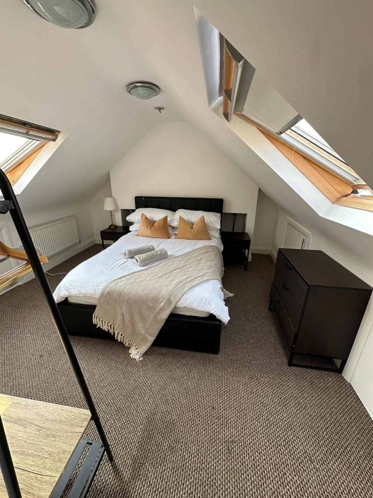 & Cozy 3br - High Chair - Free Parking Londen