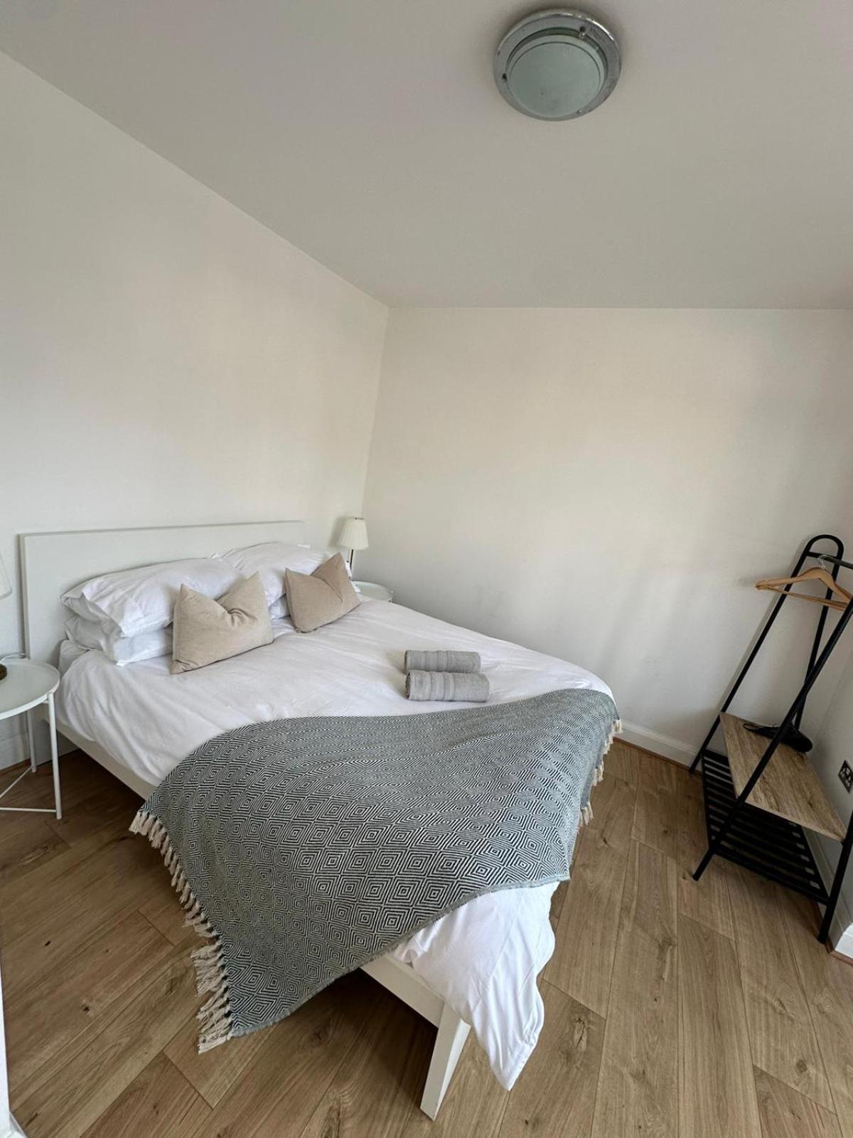 & Cozy 3br - High Chair - Free Parking Appartement *