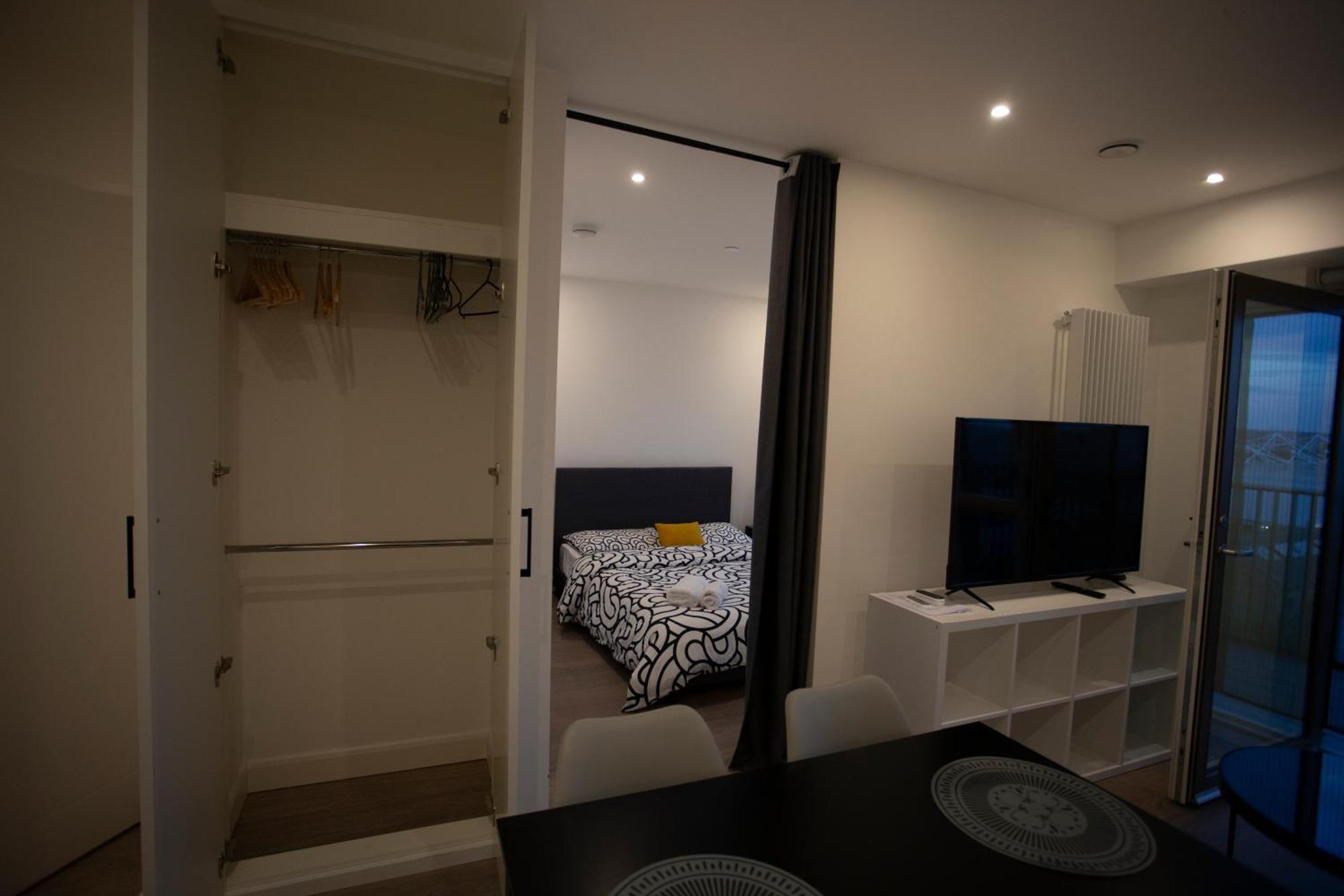 Modern Gem Near Excel & O2 Arena Balcony! Apartamento *