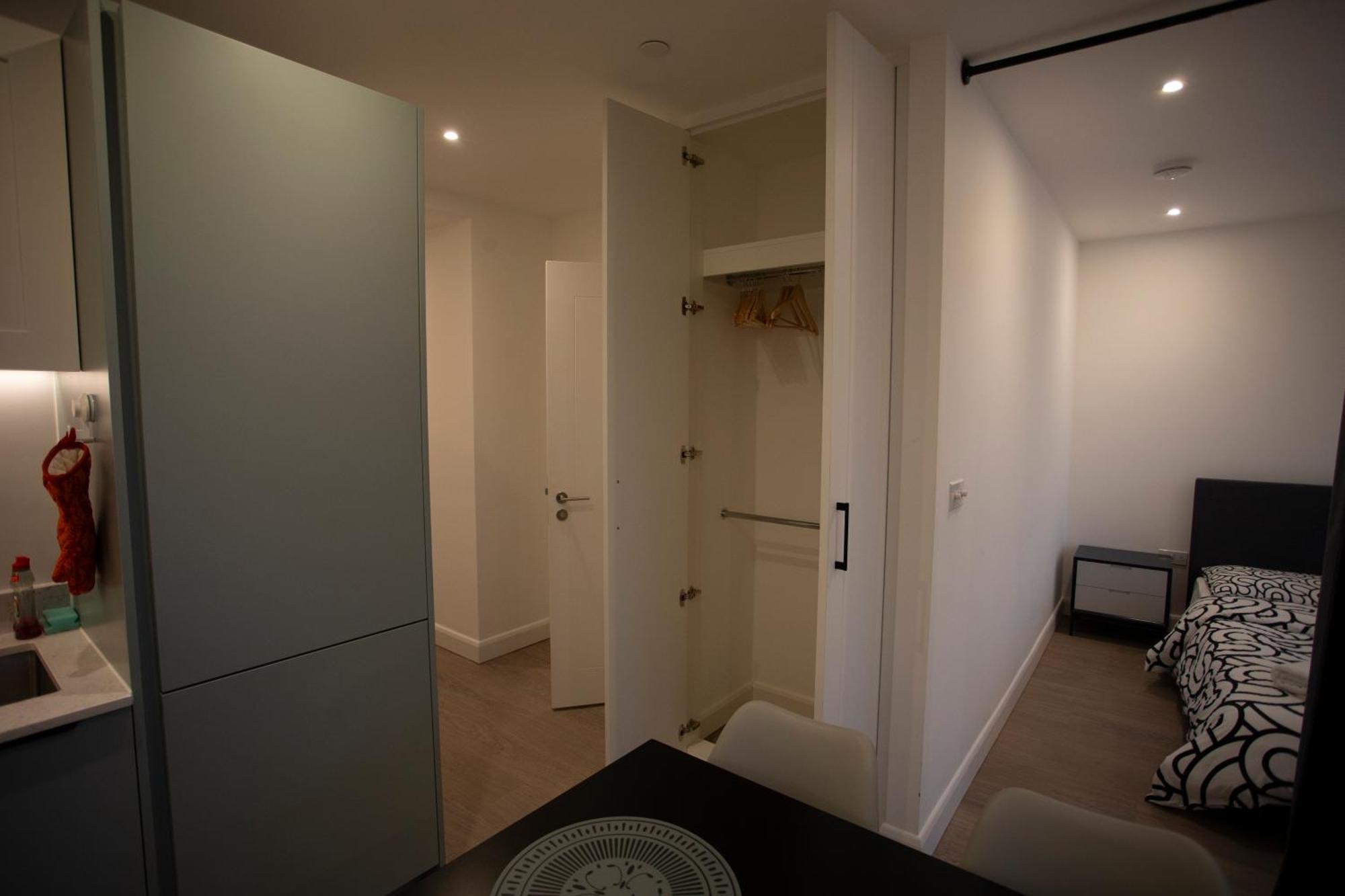 Modern Gem Near Excel & O2 Arena Balcony! Apartamento *