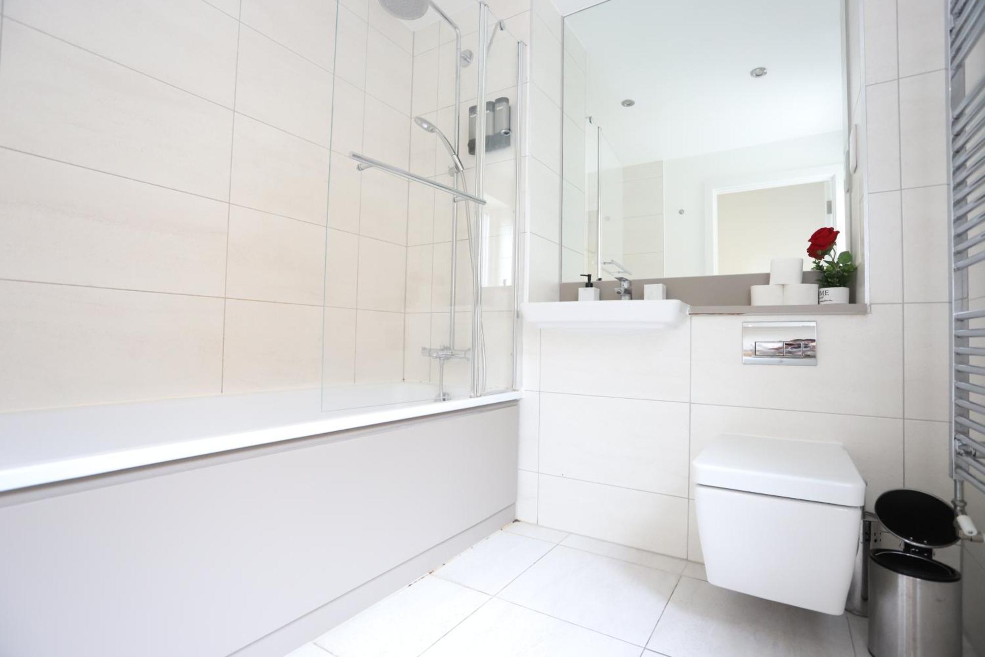 Luxury With 5 Bedrooms Apartment London