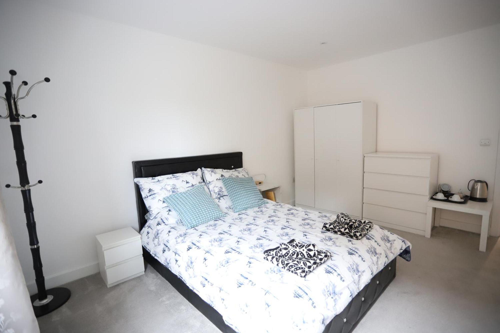 Luxury With 5 Bedrooms London