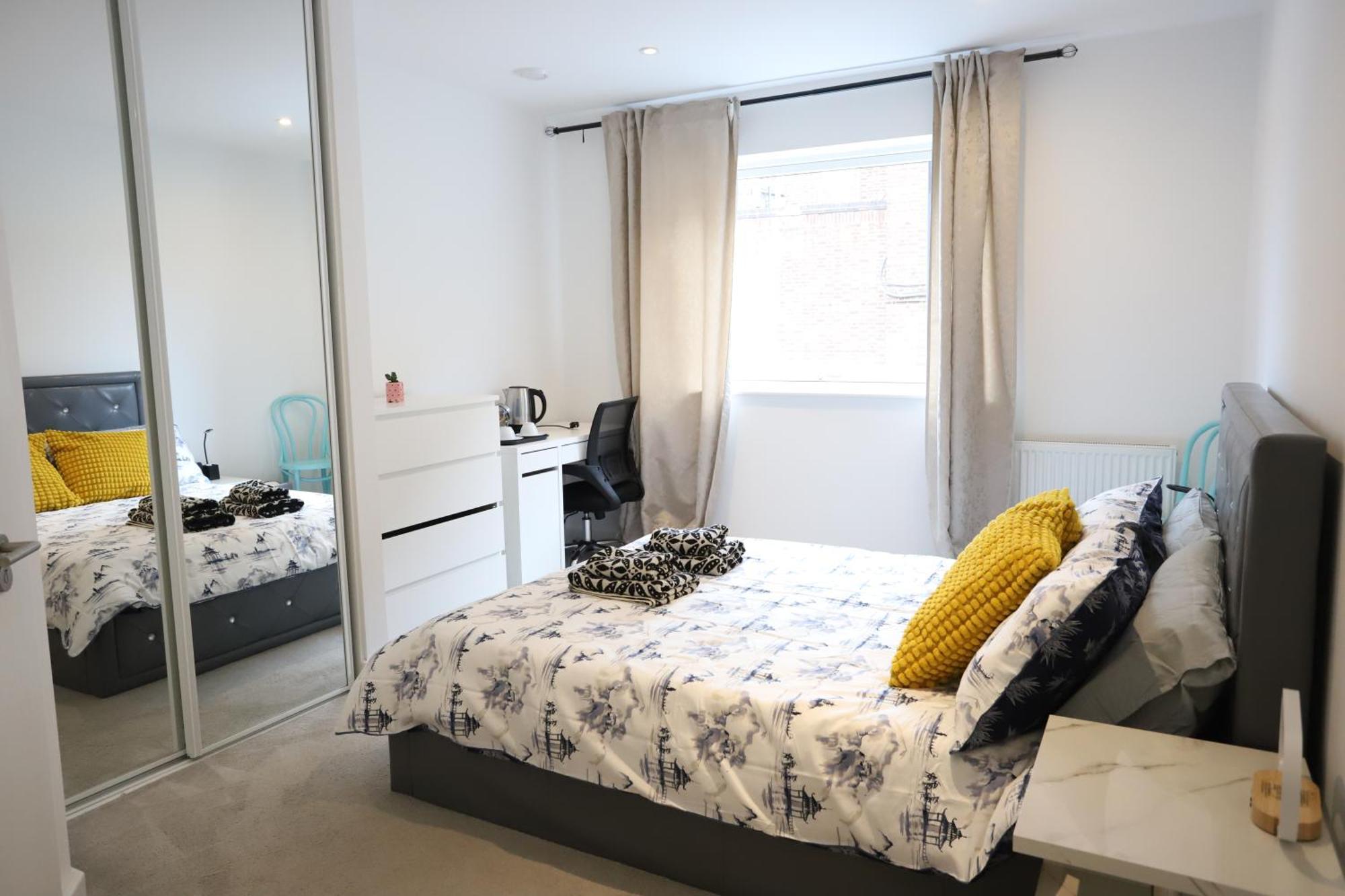 Luxury With 5 Bedrooms Apartment London