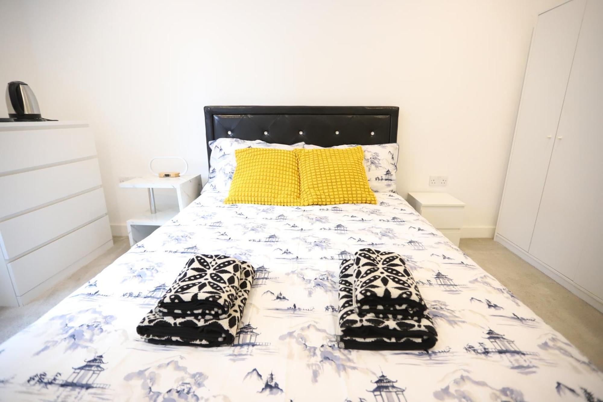Luxury With 5 Bedrooms Apartment