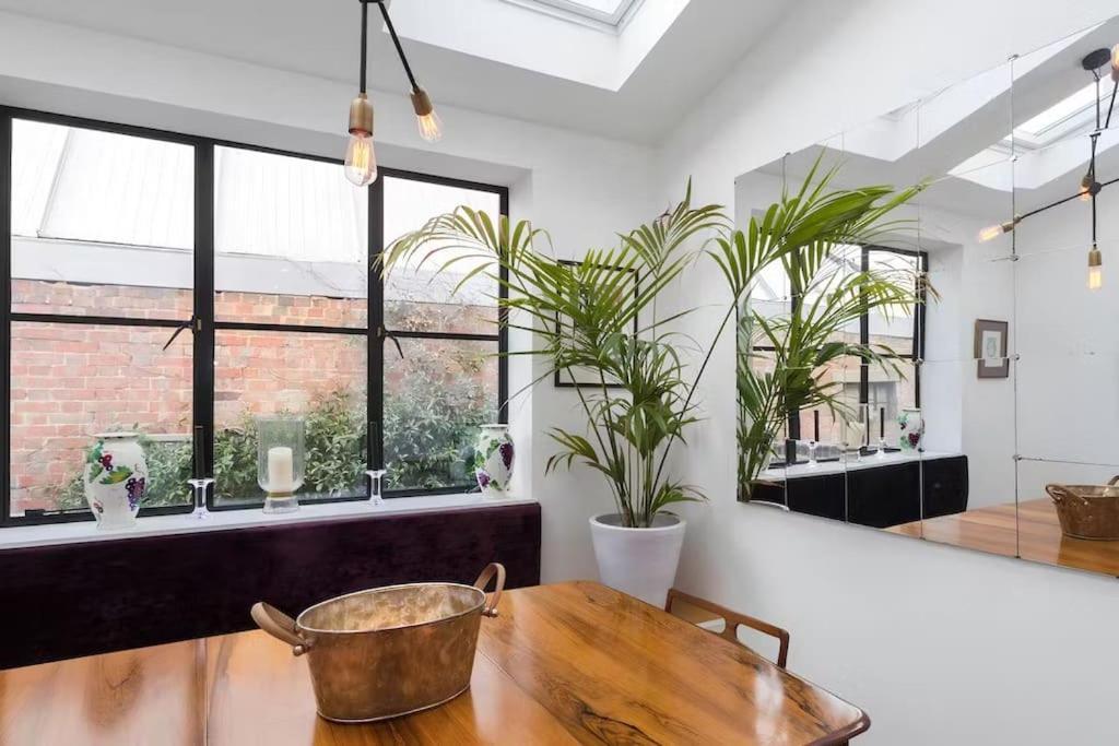 Close To River And Park With Stunning Roof Terrace *