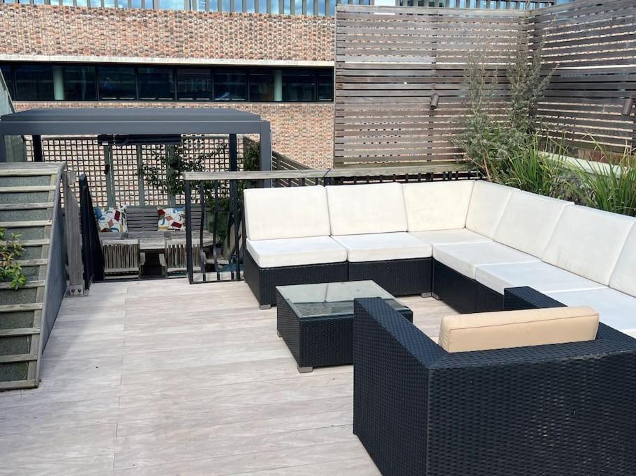 Close To River And Park With Stunning Roof Terrace Holiday home London