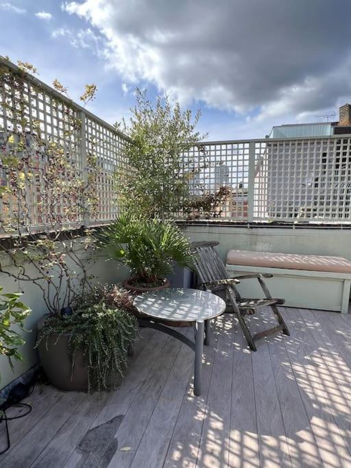 Close To River And Park With Stunning Roof Terrace Holiday home
