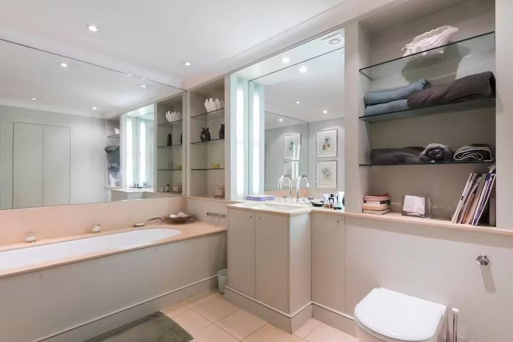 Close To River And Park With Stunning Roof Terrace London