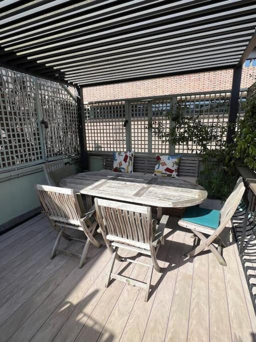 Close To River And Park With Stunning Roof Terrace