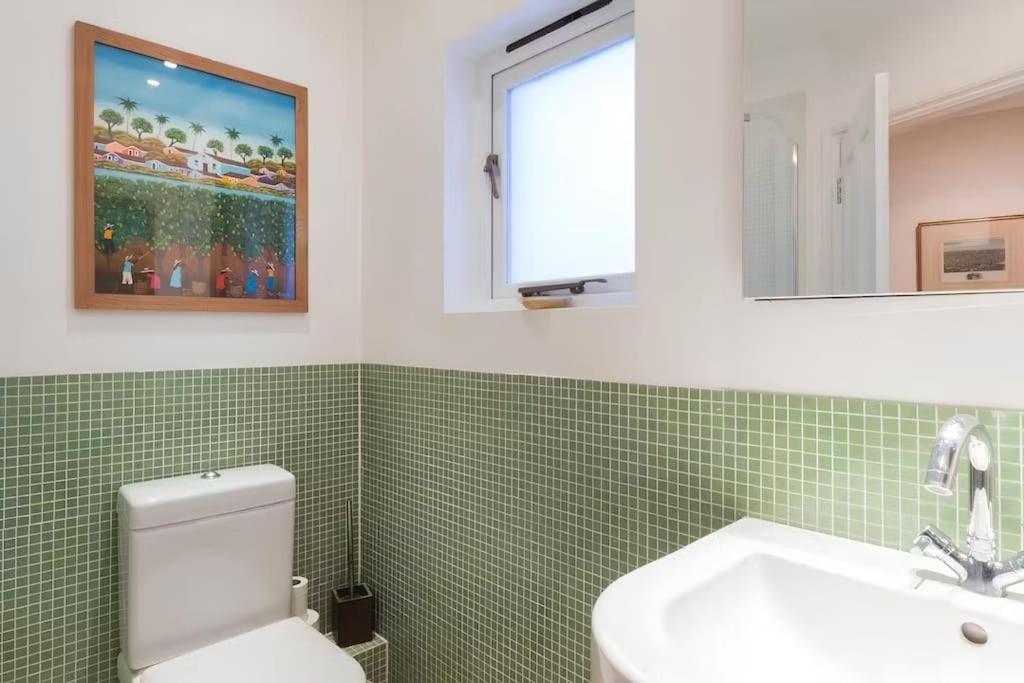 Close To River And Park With Stunning Roof Terrace Holiday home