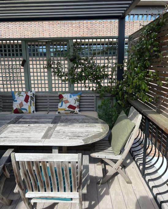 Close To River And Park With Stunning Roof Terrace