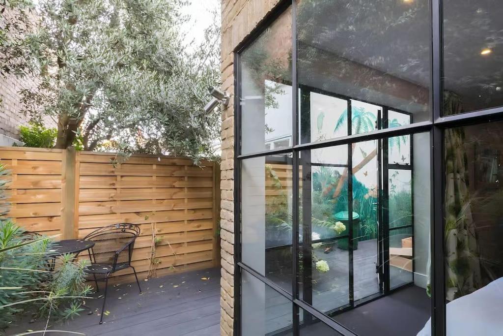 Close To River And Park With Stunning Roof Terrace Holiday home *