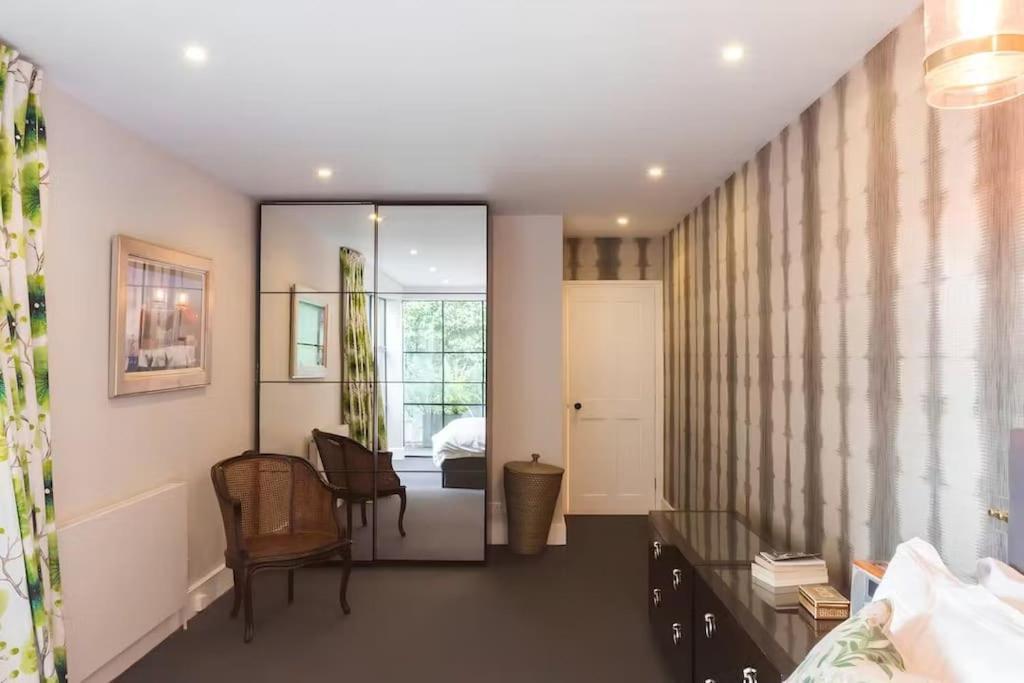 Close To River And Park With Stunning Roof Terrace London