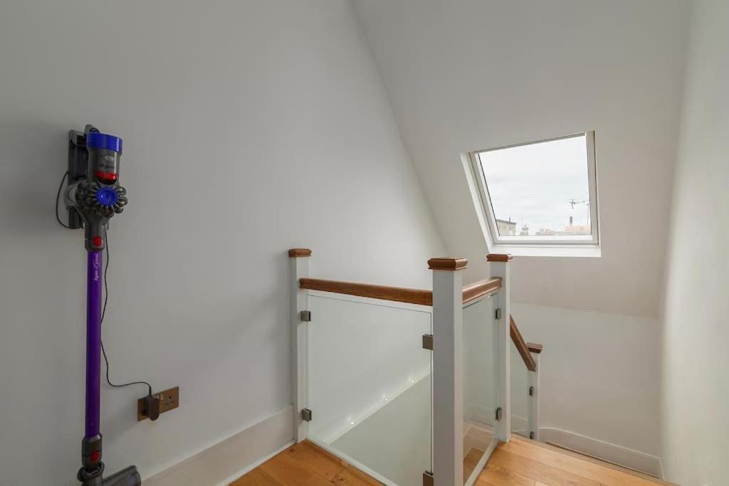 Modern Spacious 2 Bedroom Flat Near Richmond Park Apartment