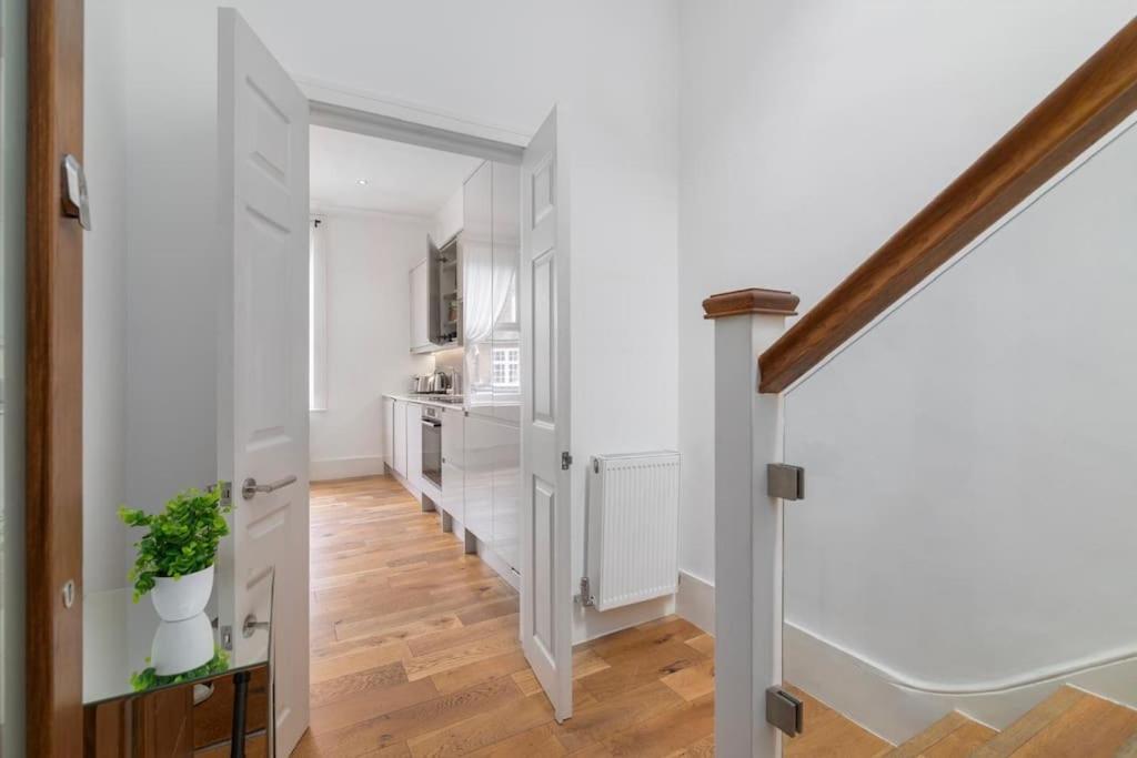 Modern Spacious 2 Bedroom Flat Near Richmond Park Apartment *