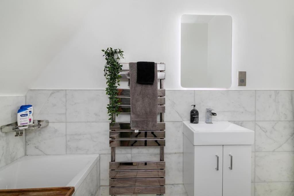 Apartment Modern Spacious 2 Bedroom Flat Near Richmond Park London