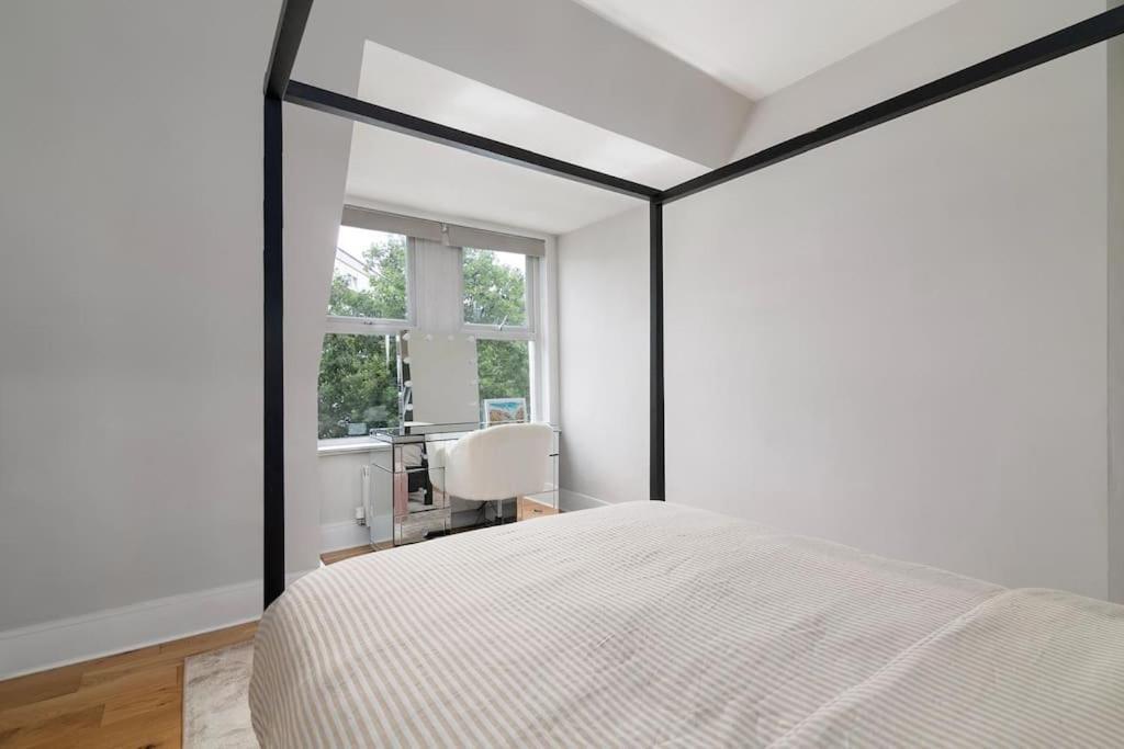 Apartment Modern Spacious 2 Bedroom Flat Near Richmond Park *