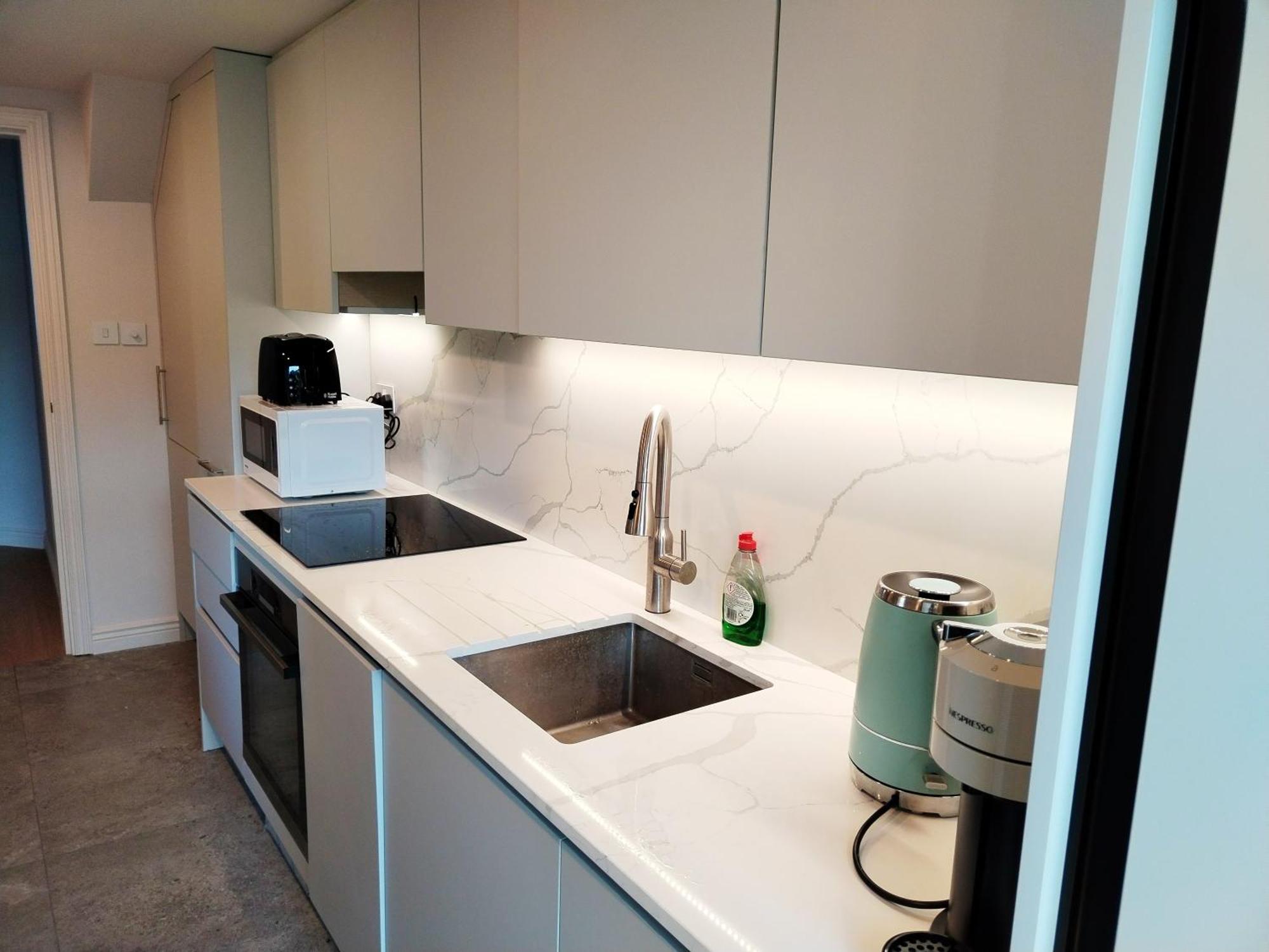 New Refurbished One Bed Flat In The West Leilighet London