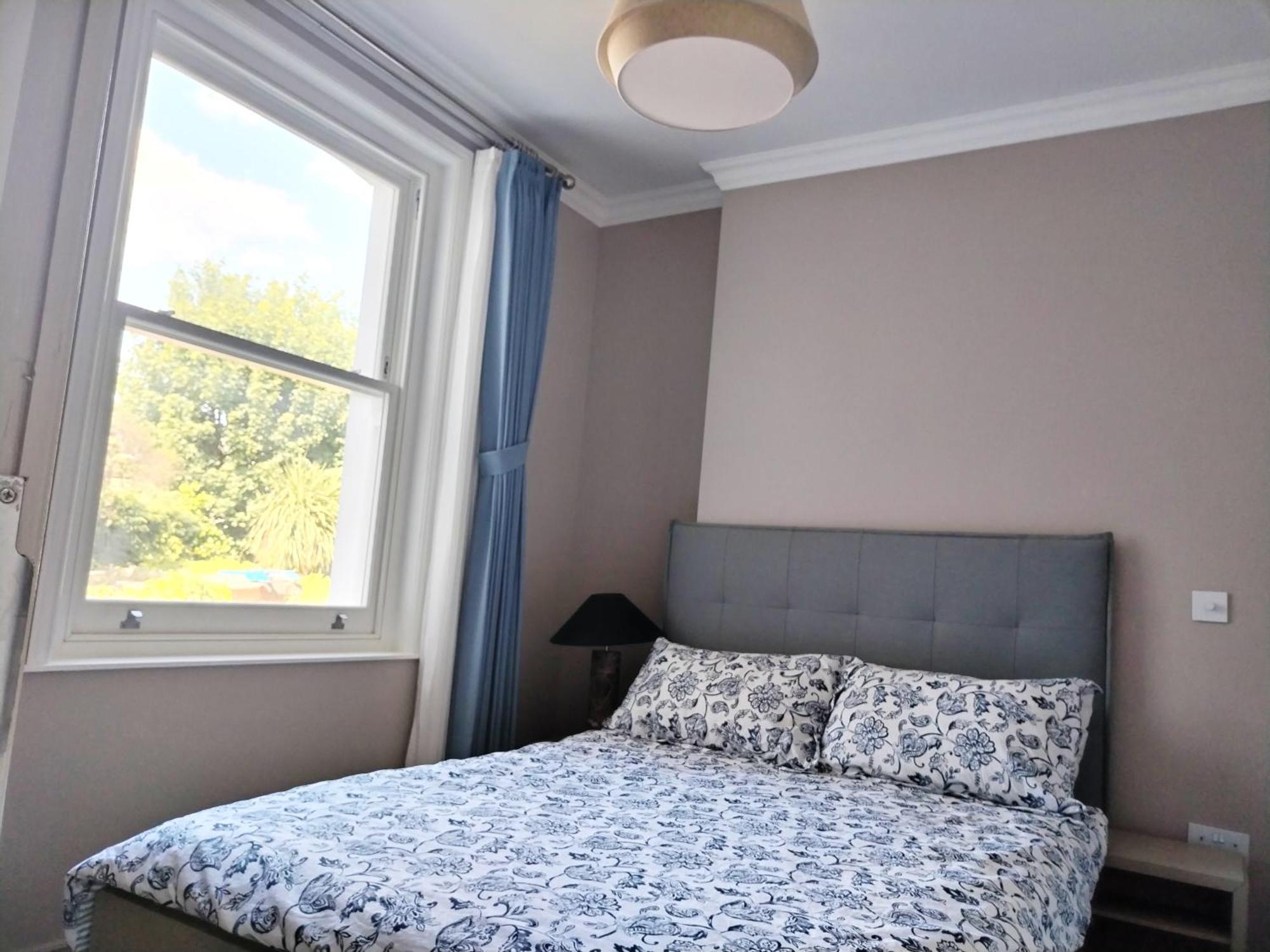 New Refurbished One Bed Flat In The West Leilighet