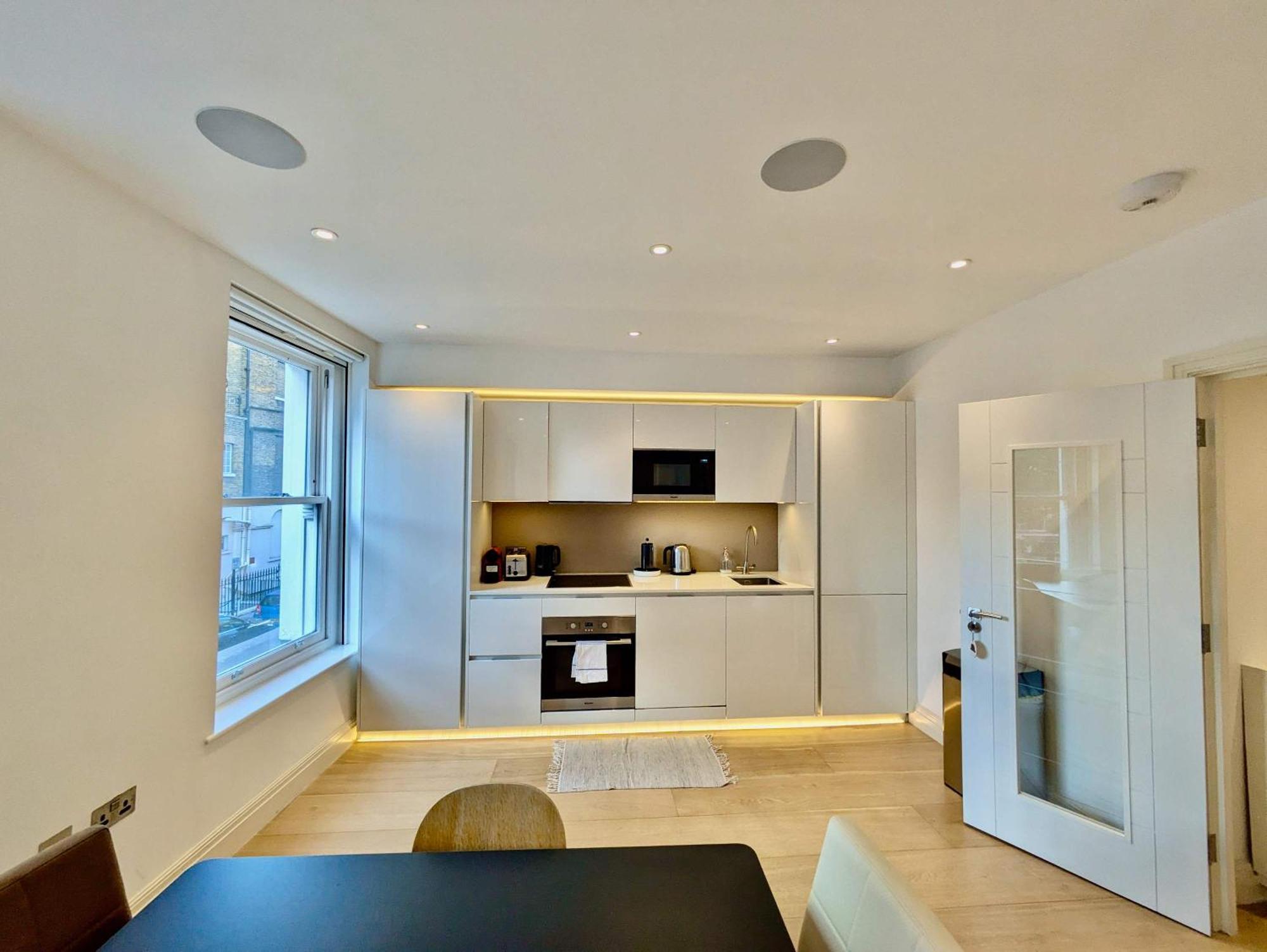 Stunning 2br Flat Nestled In Fitzrovia *
