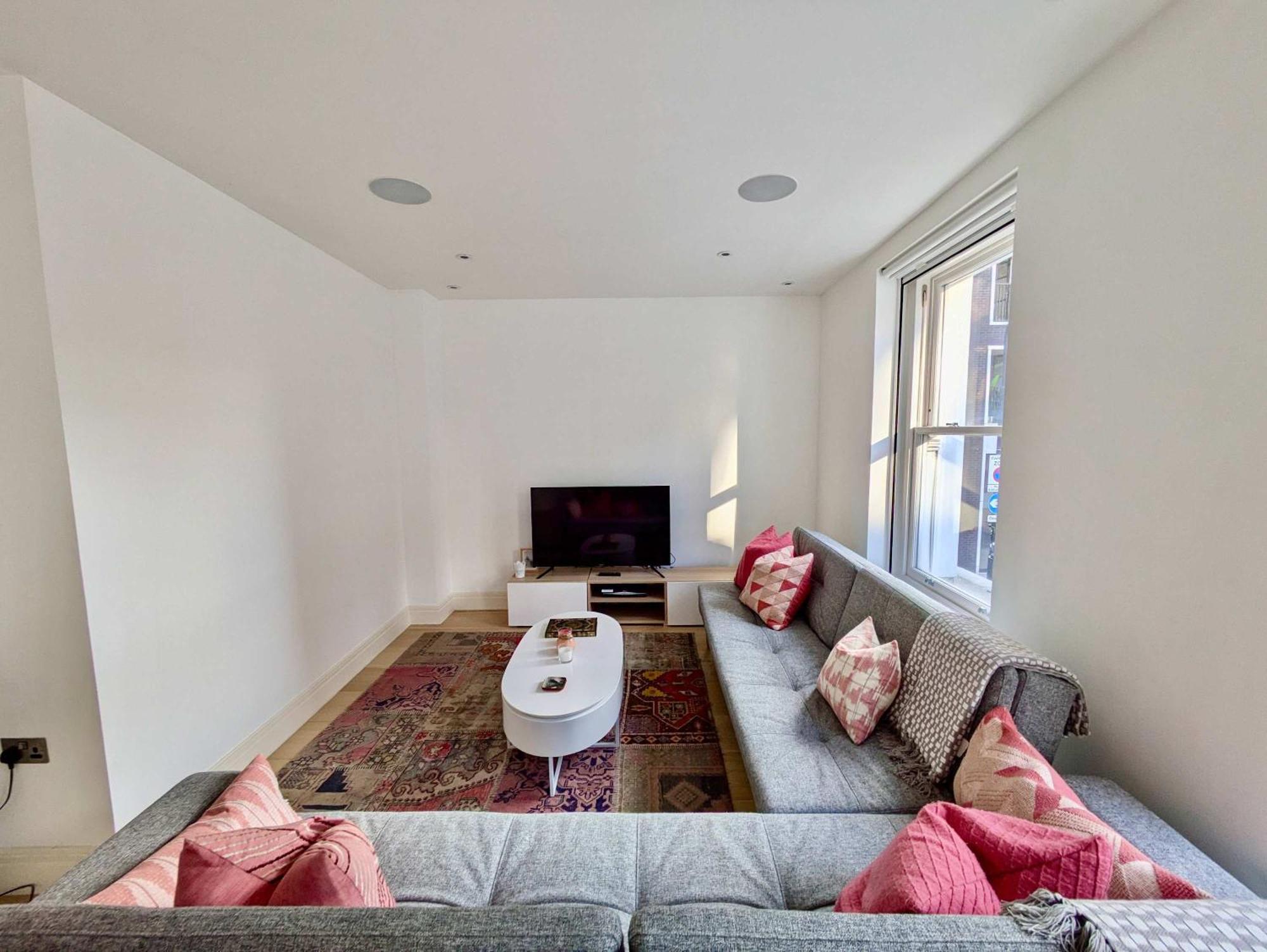 Stunning 2br Flat Nestled In Fitzrovia *
