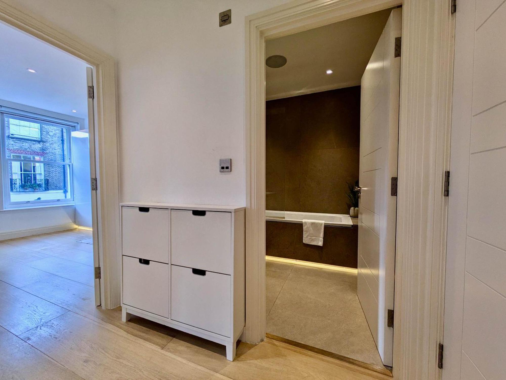 Stunning 2br Flat Nestled In Fitzrovia Apartment *