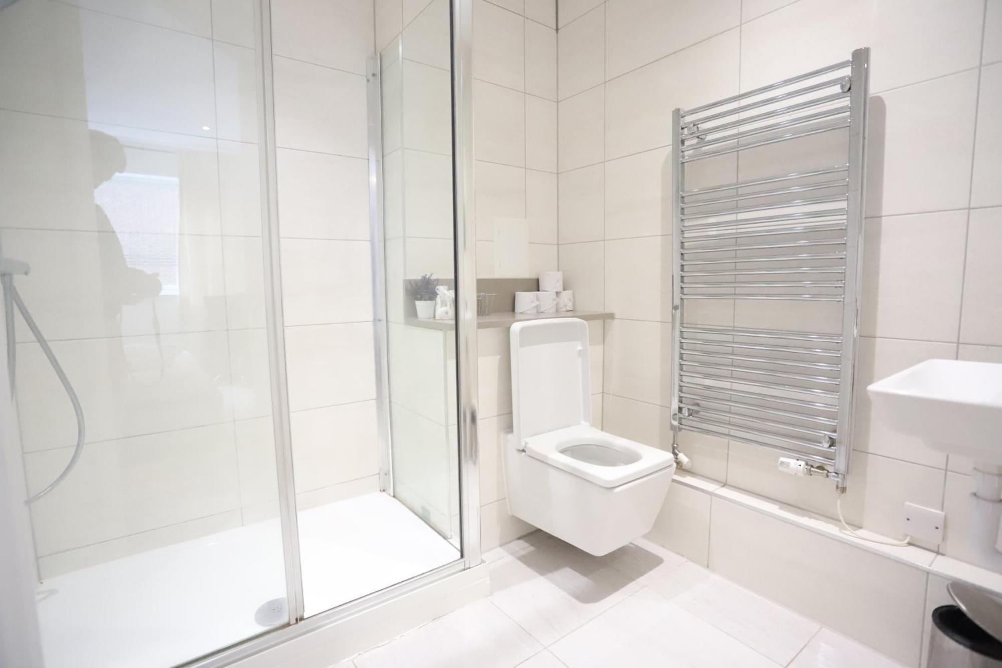 Luxury With 5 Bedrooms Apartment