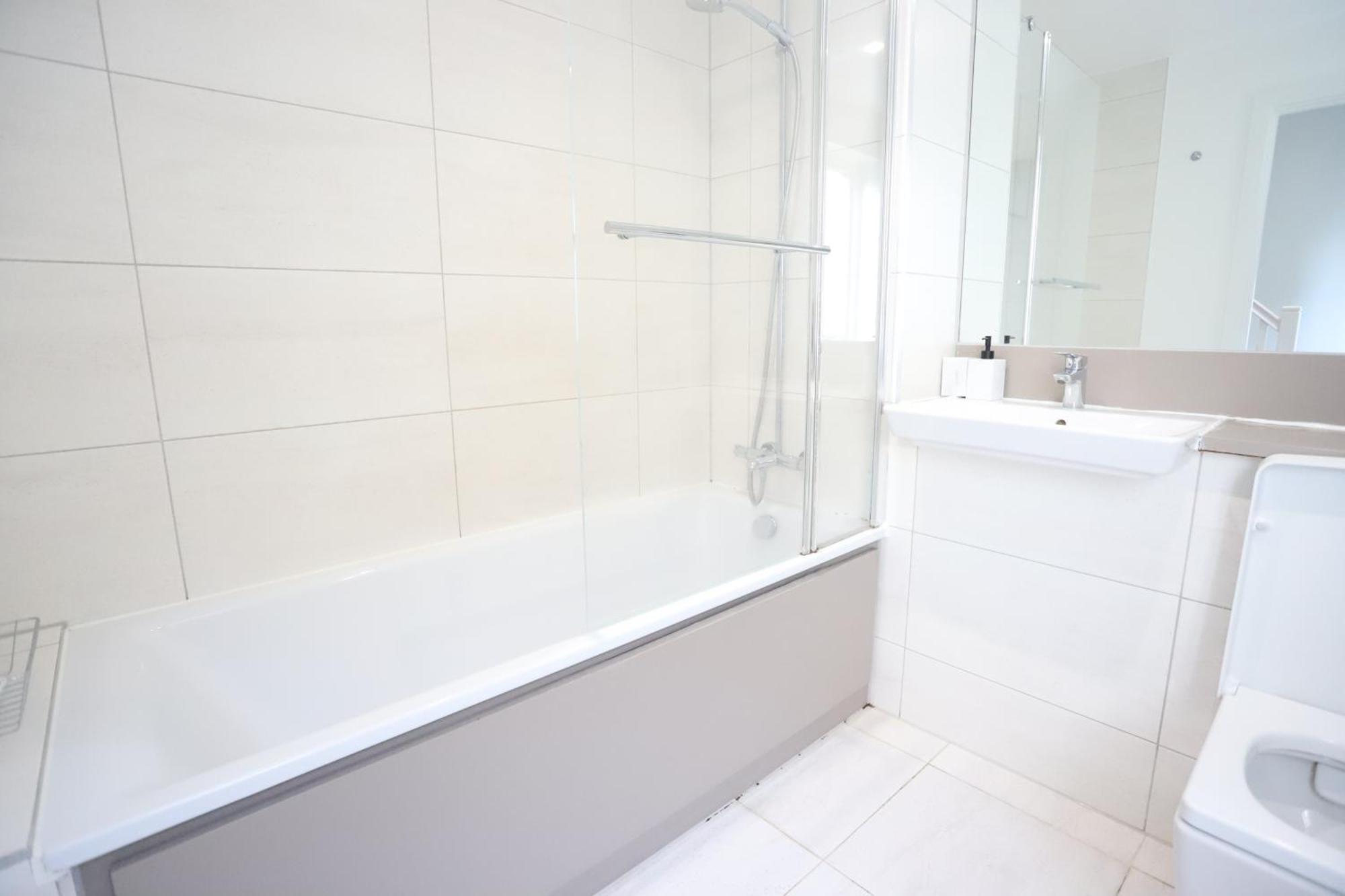 Luxury With 5 Bedrooms Apartment