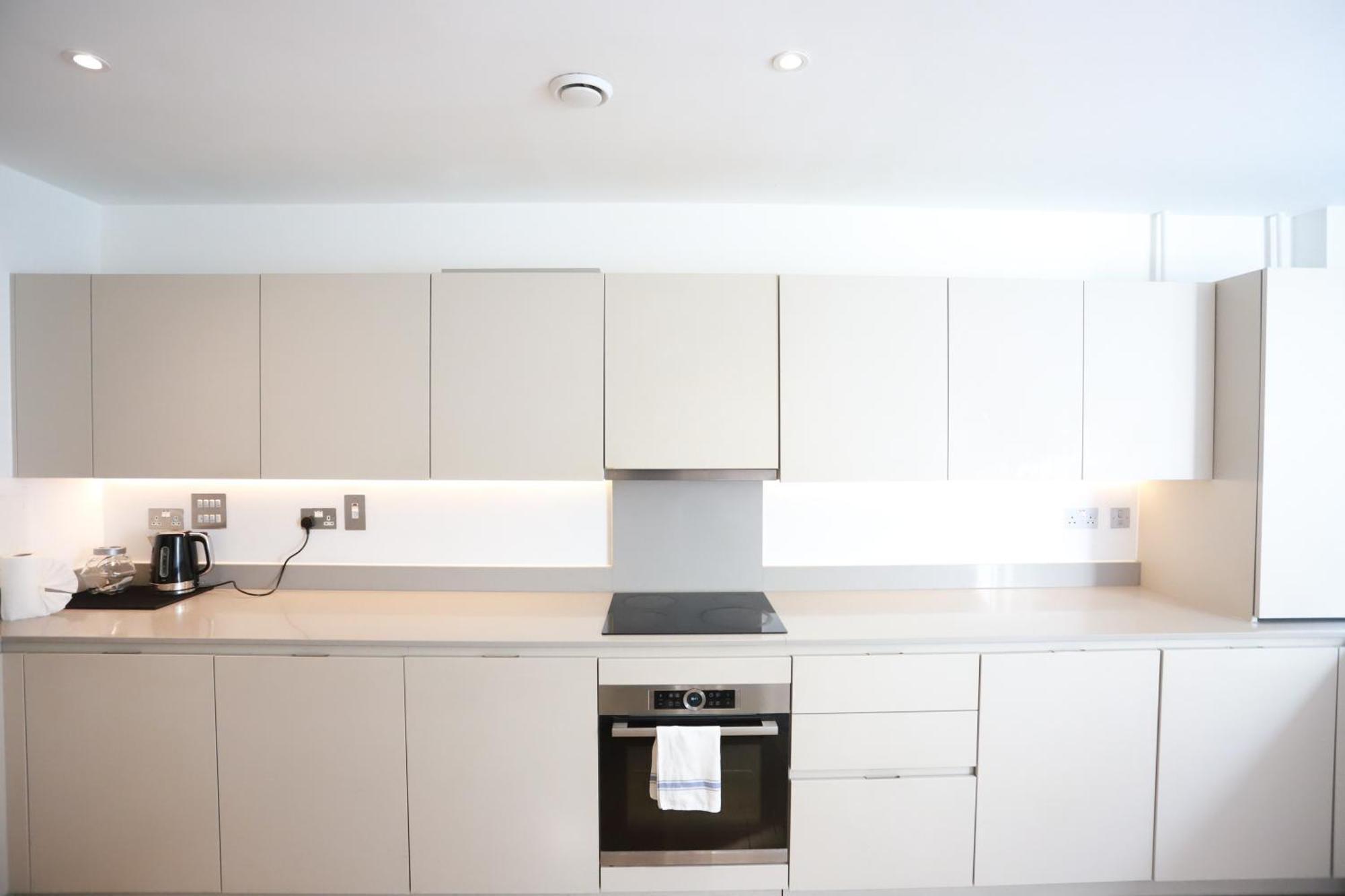 Luxury With 5 Bedrooms Apartment *