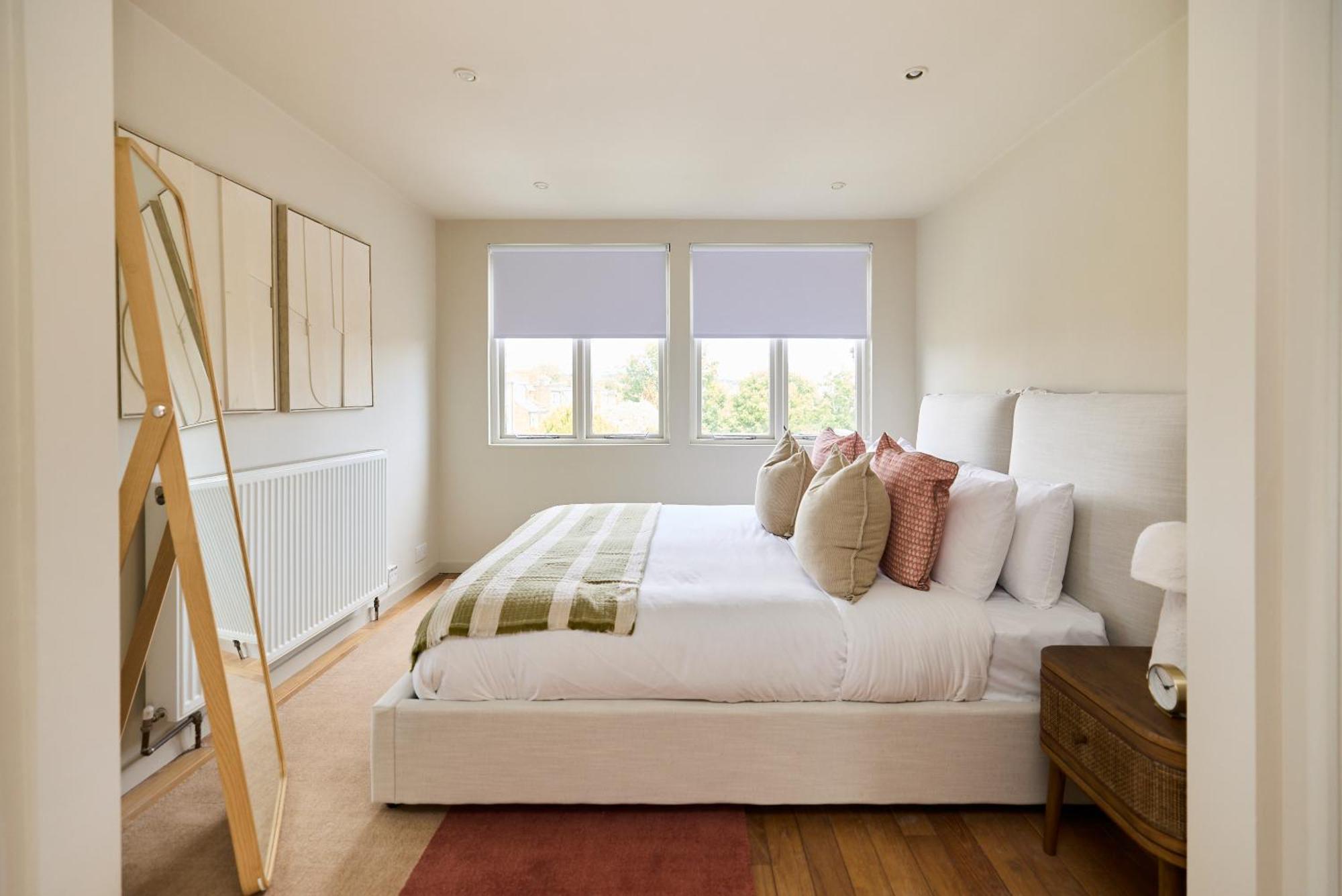 The Kilburn Arms Crib - Chic 2bdr House With Study Apartment London