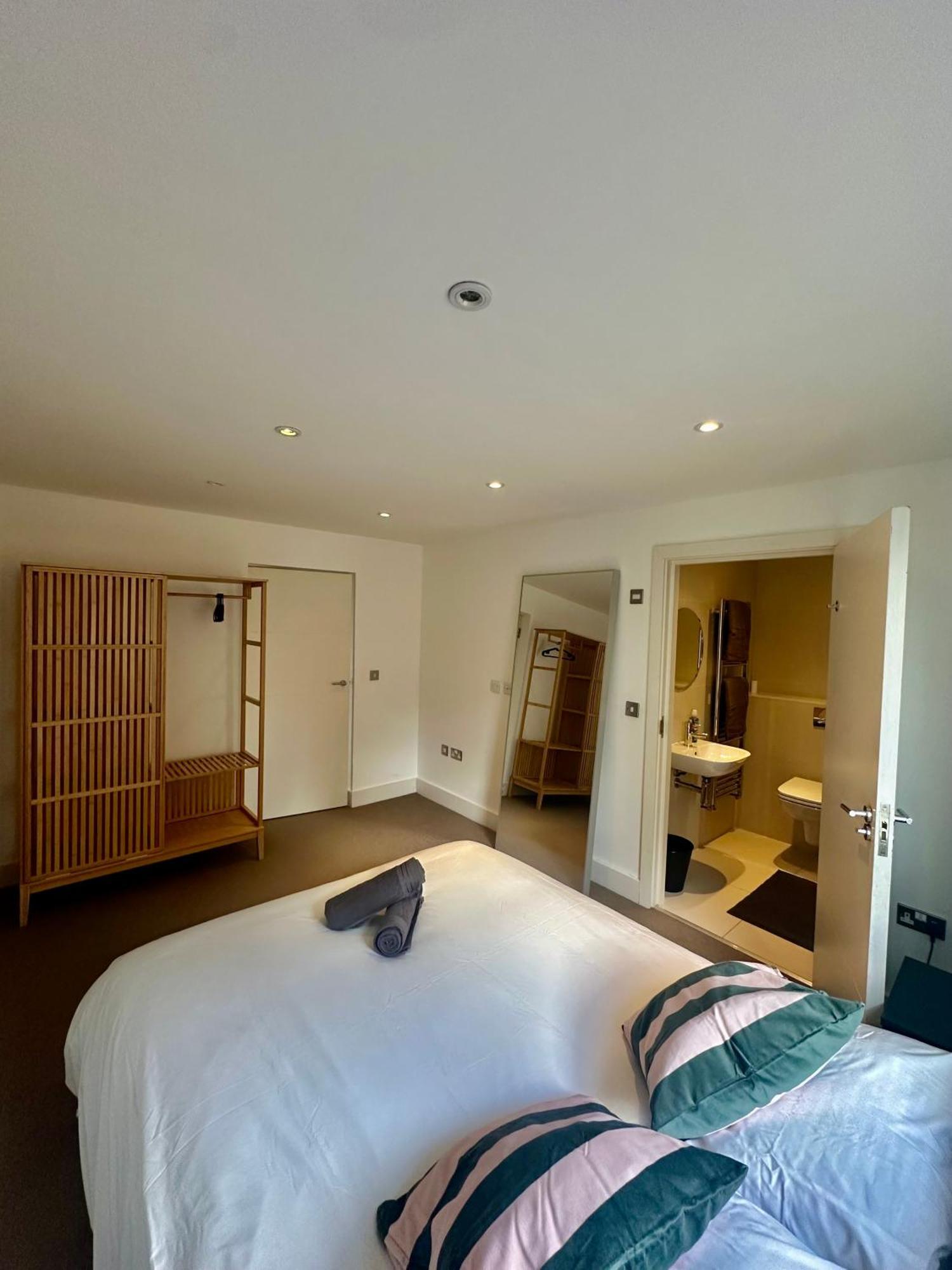 Large, Family Friendly 3-bed Flat In Wood * London