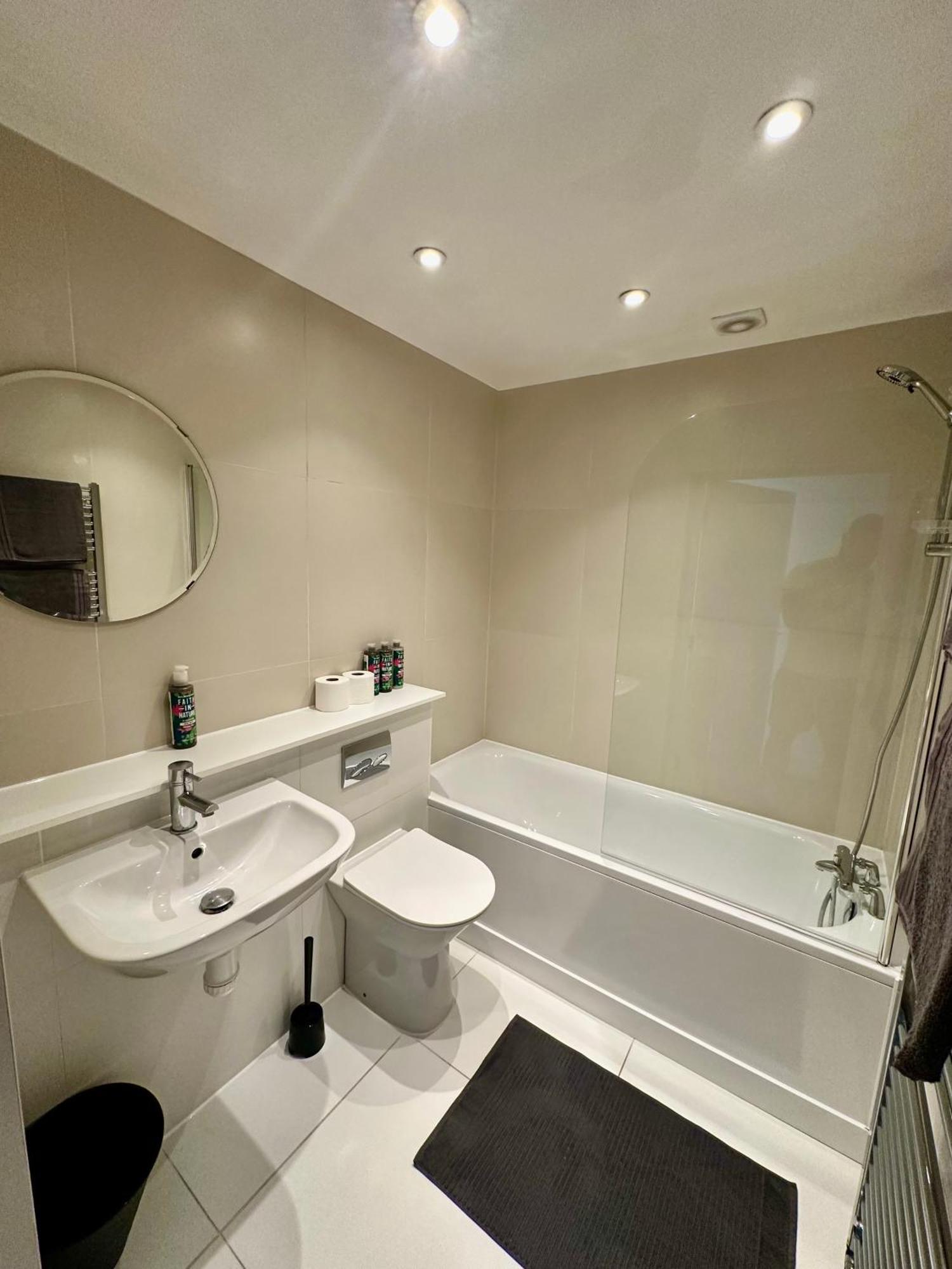 Large, Family Friendly 3-bed Flat In Wood Leilighet