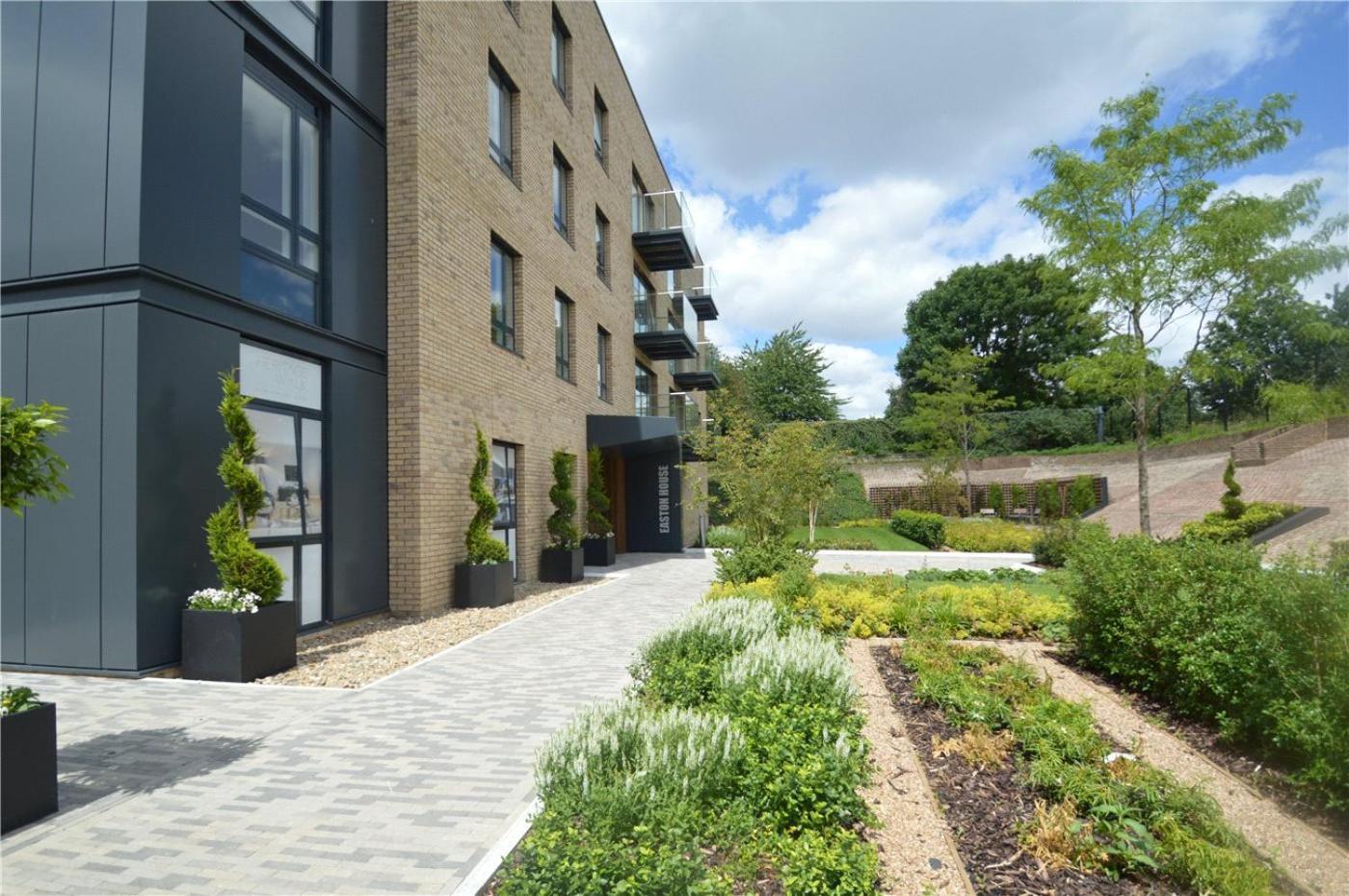 Grand Kew Gardens Apartment