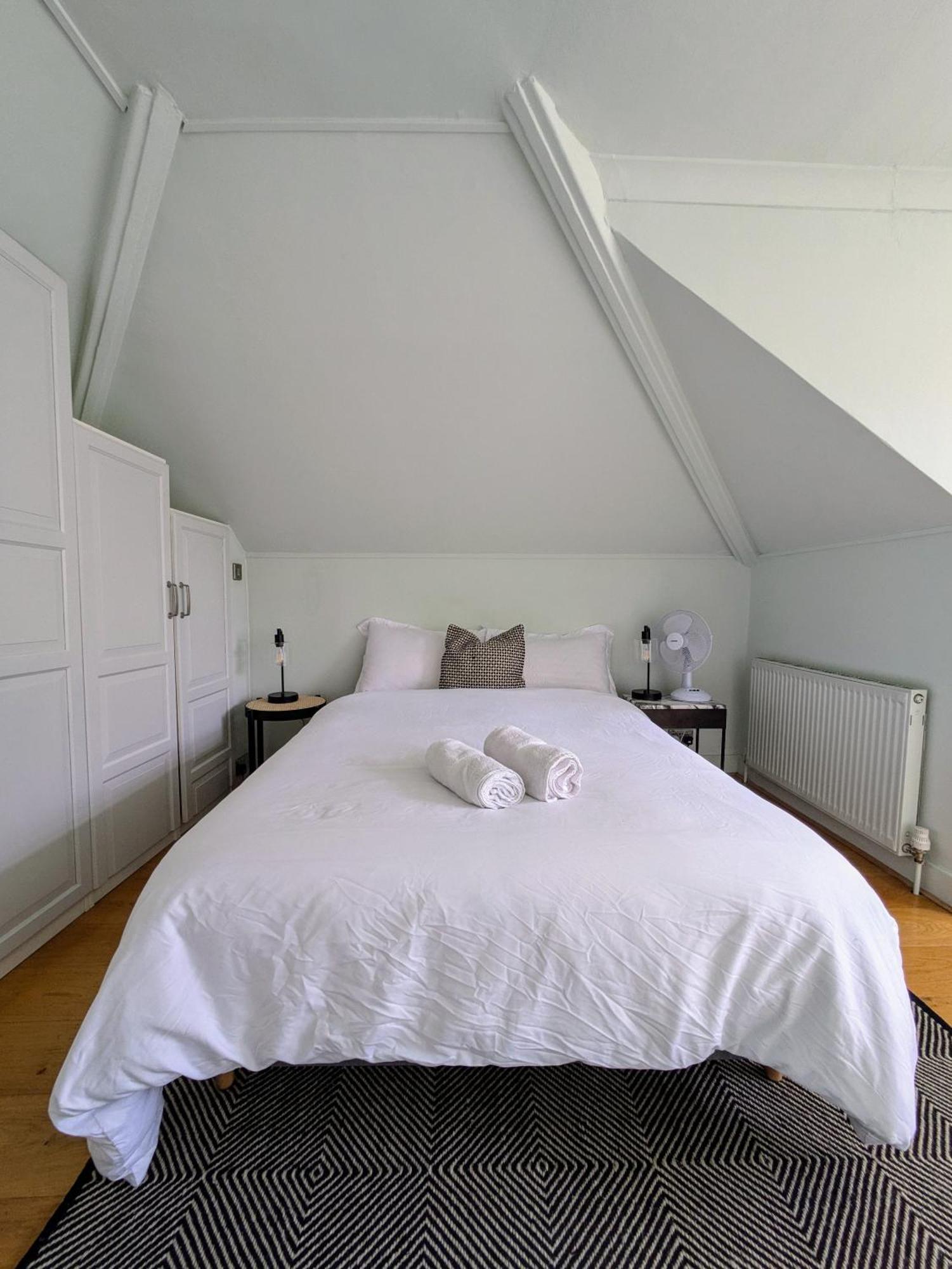 Charming Bright 2-Bed Heritage Flat, Battersea Park, London London