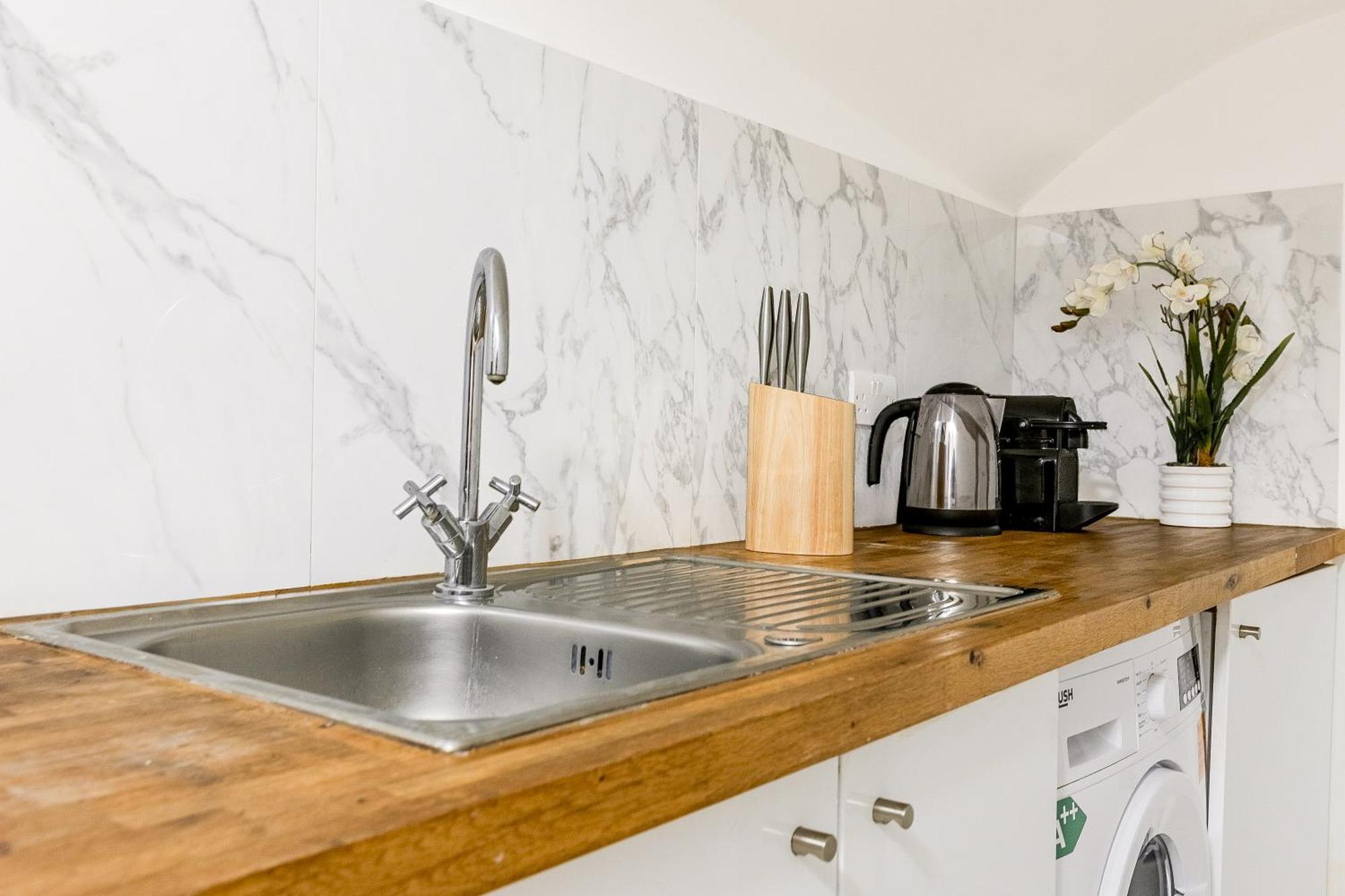 Beautifully Refurbished Studio, Location Apartment London