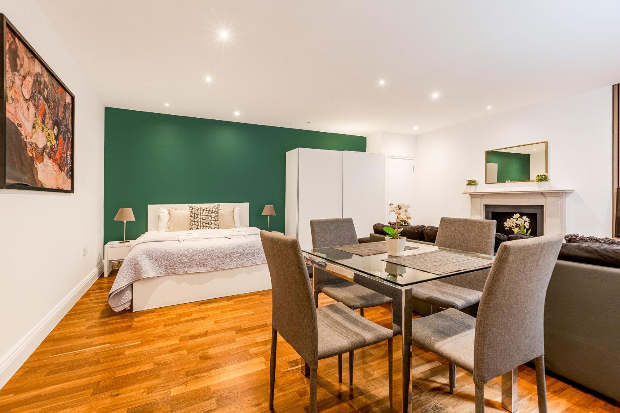 Beautifully Refurbished Studio, Location London