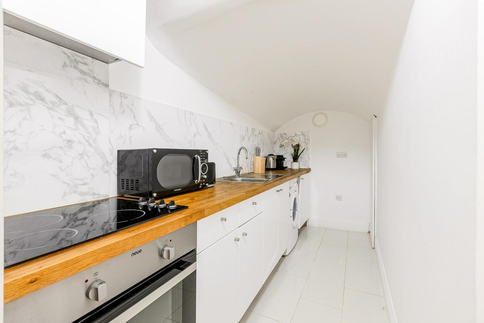 Apartment Beautifully Refurbished Studio, Location