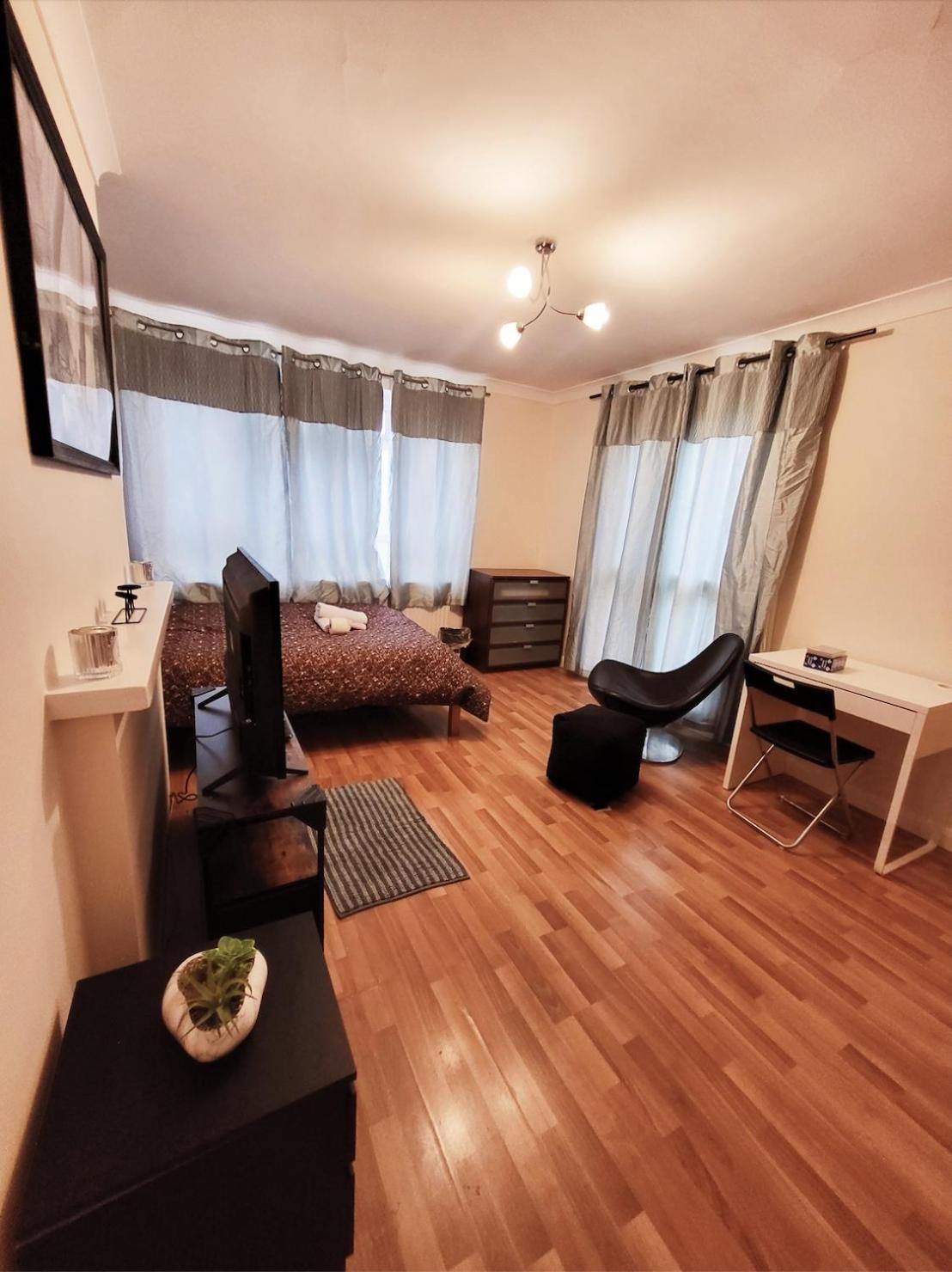 Huge And Affordable 3 Bedroom Flat In Hammersmith For 7 People With Welcome Breakfast Leilighet London