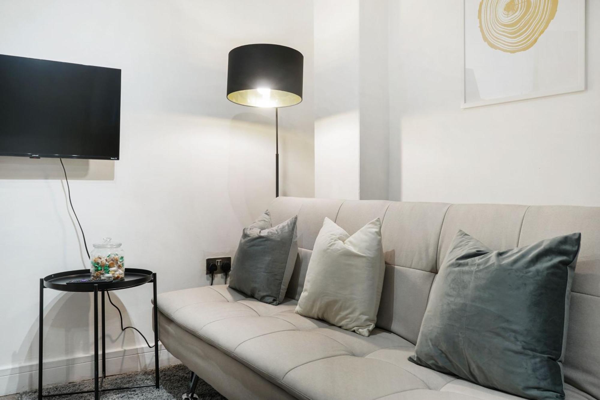 Livestay Affordable One Bedroom & Studio In India Docks E14 * London